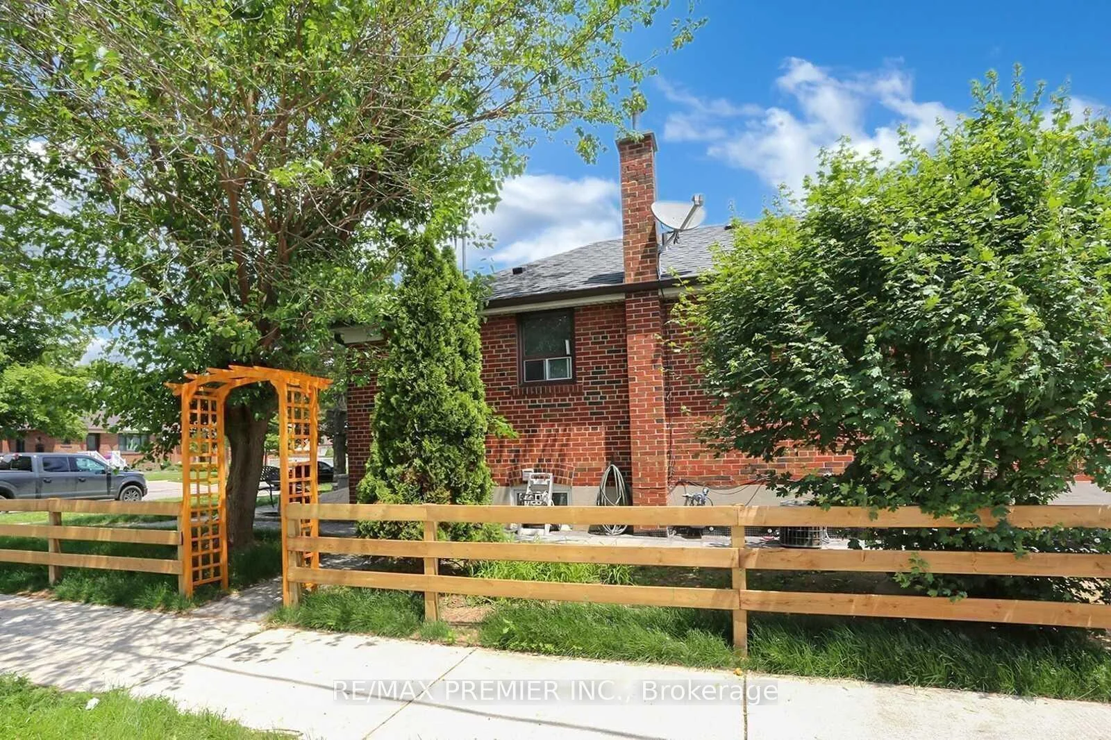 Photo 54 of Unit Upper, 37 Silvercrest Avenue, Etobicoke, Alderwood — HOMEH