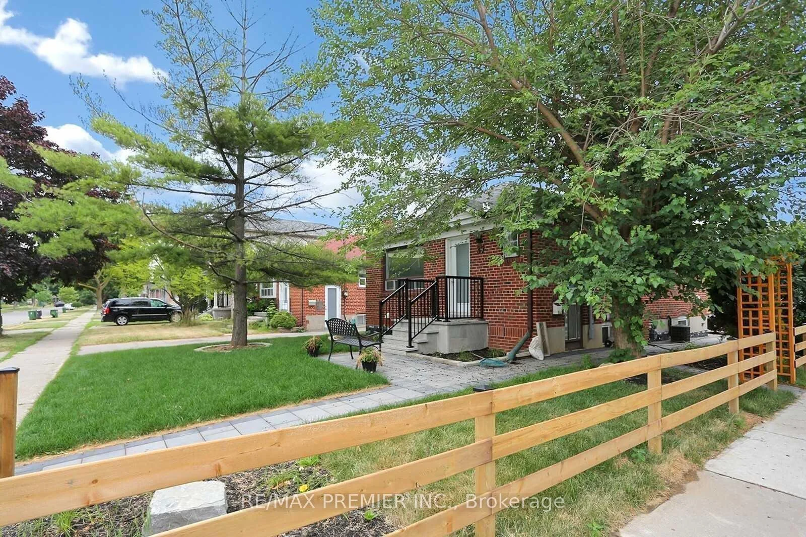 Photo 56 of Unit Upper, 37 Silvercrest Avenue, Etobicoke, Alderwood — HOMEH