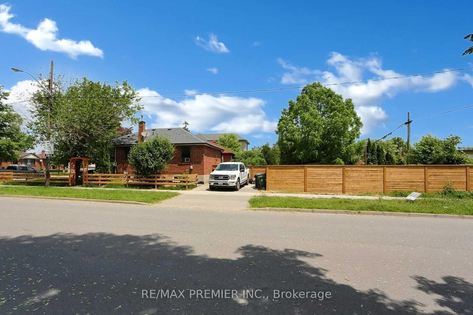 Photo 58 of Unit Upper, 37 Silvercrest Avenue, Etobicoke, Alderwood — HOMEH