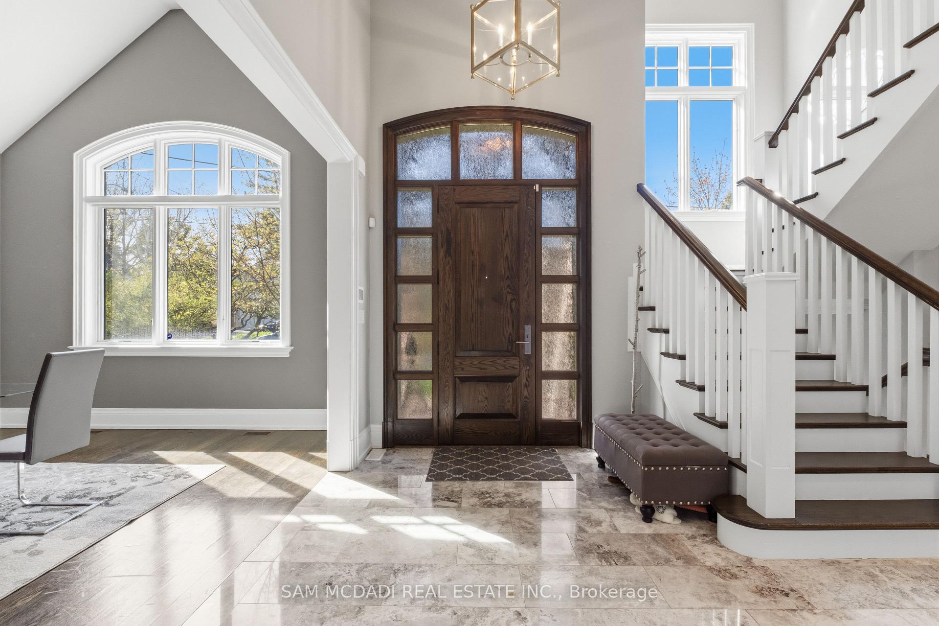 Photo 3 of 36 Veronica Drive, Mississauga, Mineola — HOMEH