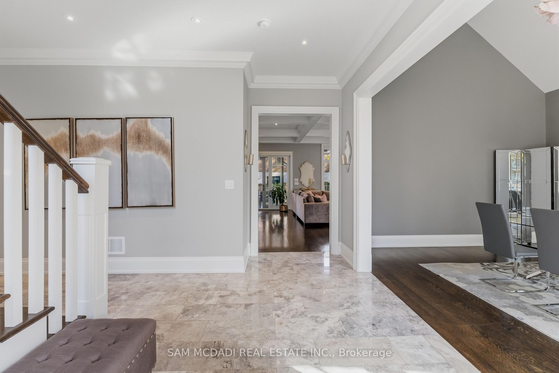 Photo 4 of 36 Veronica Drive, Mississauga, Mineola — HOMEH