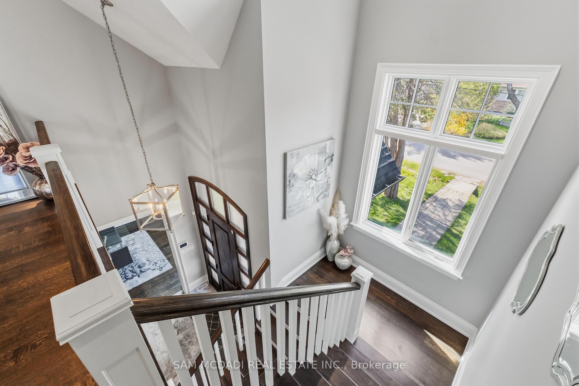 Photo 19 of 36 Veronica Drive, Mississauga, Mineola — HOMEH