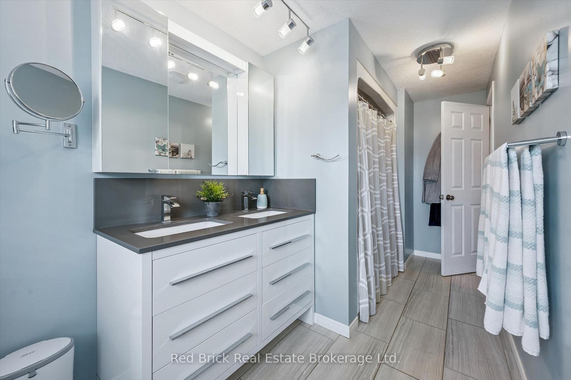 Photo 24 of 17 Davison Dr, Guelph, Grange Road — HOMEH