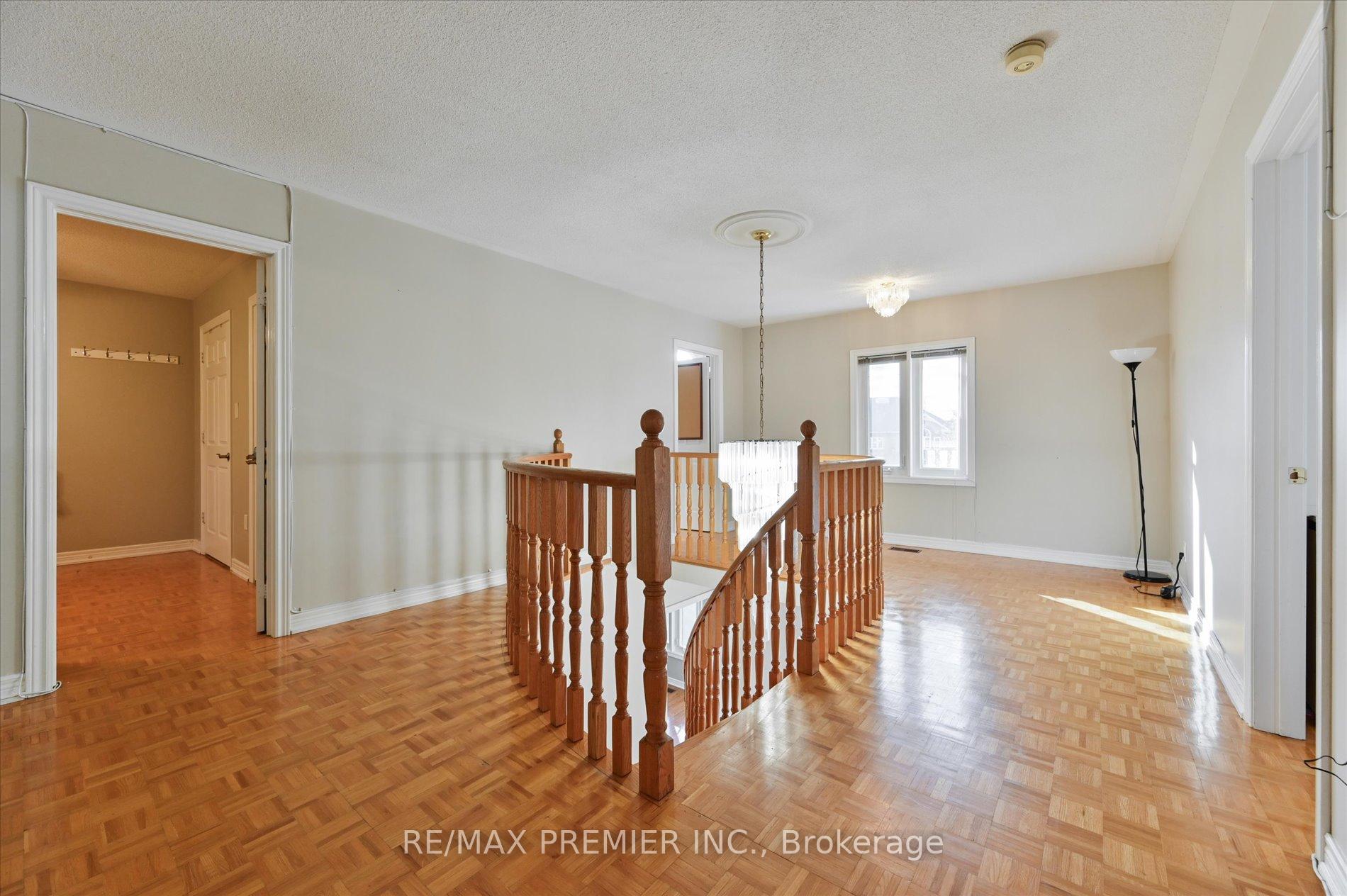 Photo 11 of 581 Wycliffe Avenue, Vaughan, Islington Woods — HOMEH