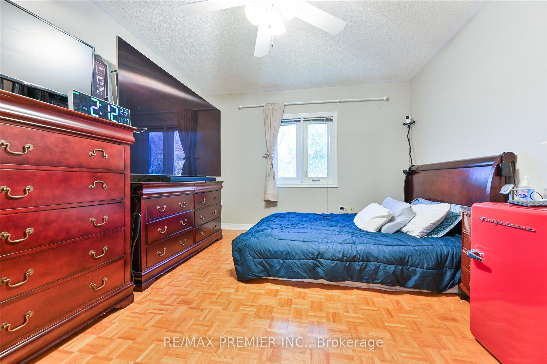 Photo 14 of 581 Wycliffe Avenue, Vaughan, Islington Woods — HOMEH