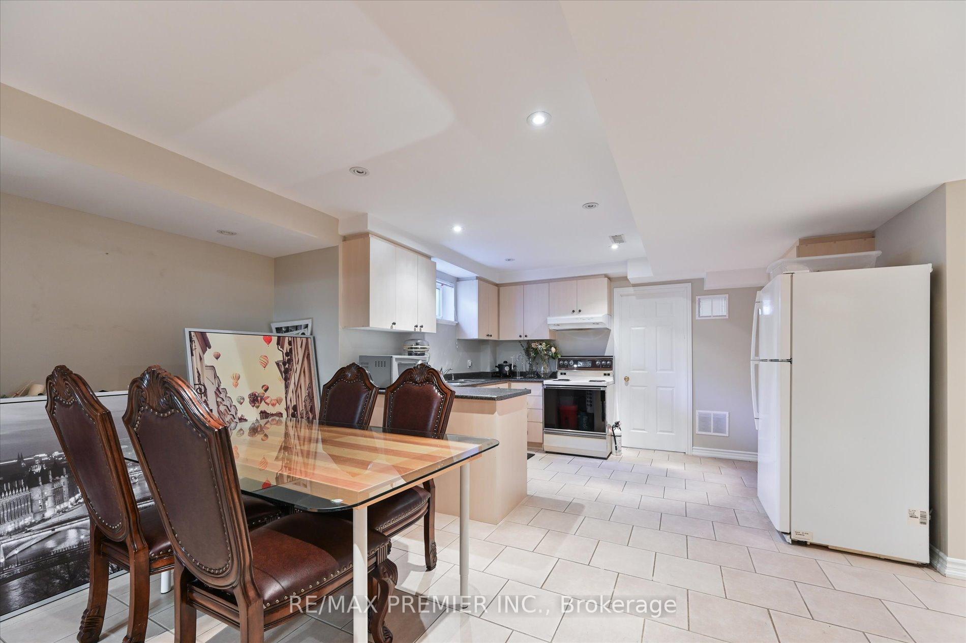 Photo 18 of 581 Wycliffe Avenue, Vaughan, Islington Woods — HOMEH
