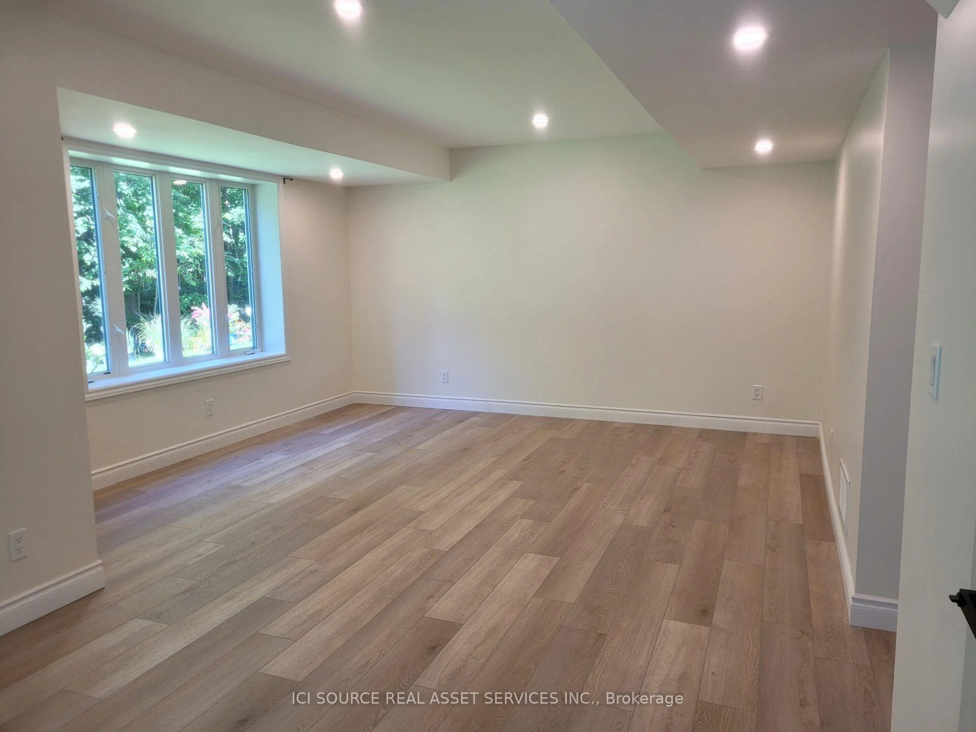 Photo 8 of Unit Lower, 66 White Sands Way, Wasaga Beach — HOMEH