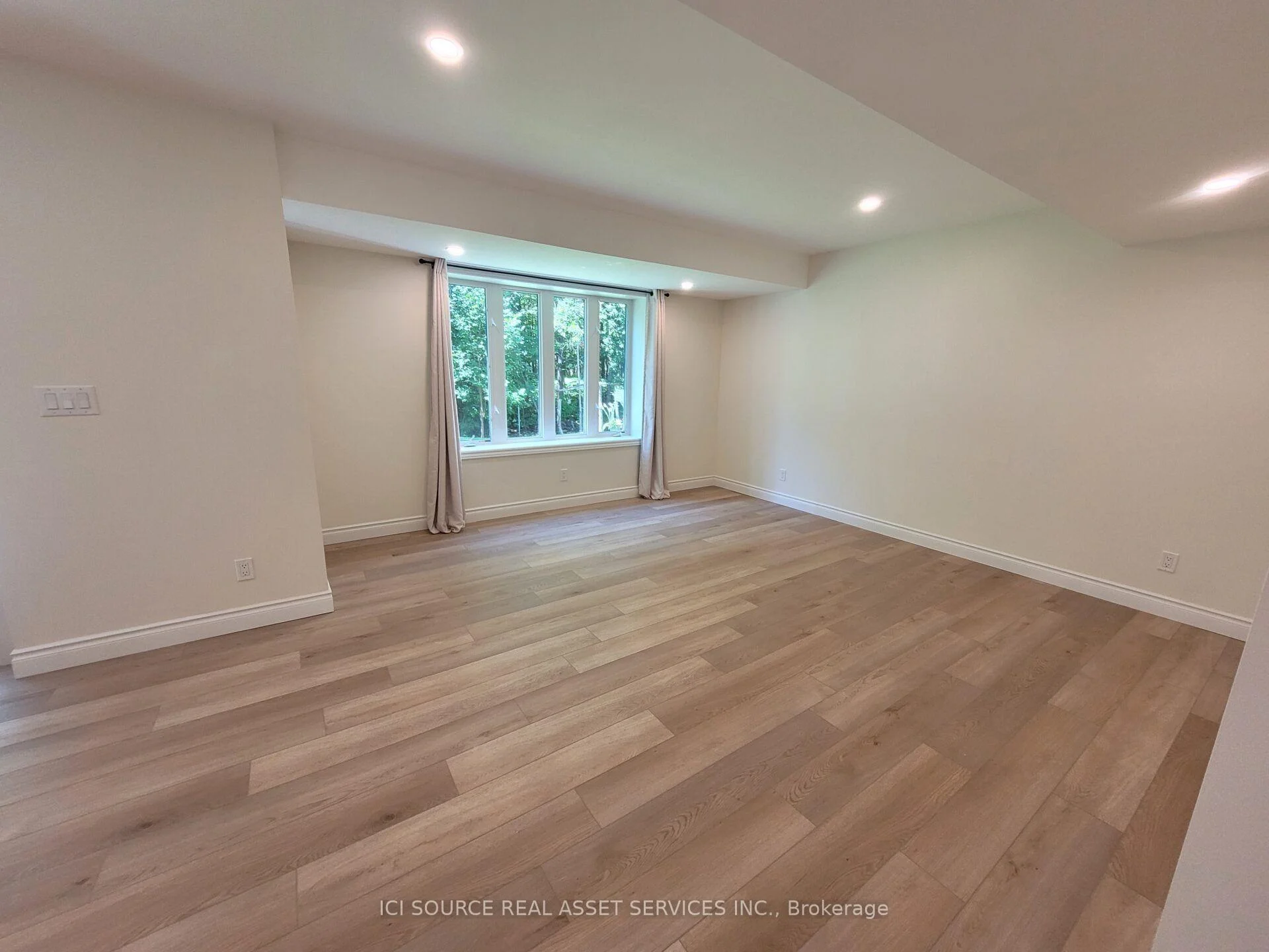 Photo 12 of Unit Lower, 66 White Sands Way, Wasaga Beach — HOMEH