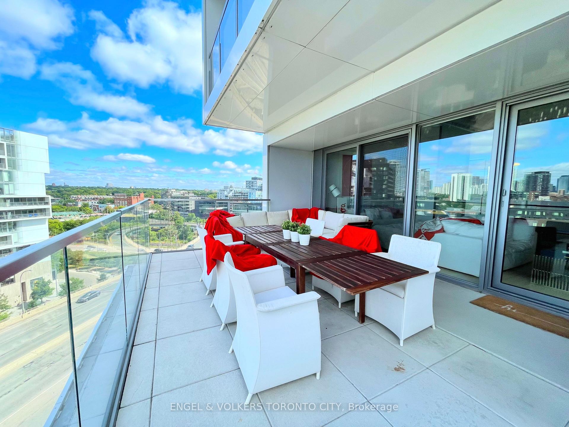 Photo 3 of Unit 1004, 170 Bayview Avenue, Toronto, Waterfront Communities — HOMEH