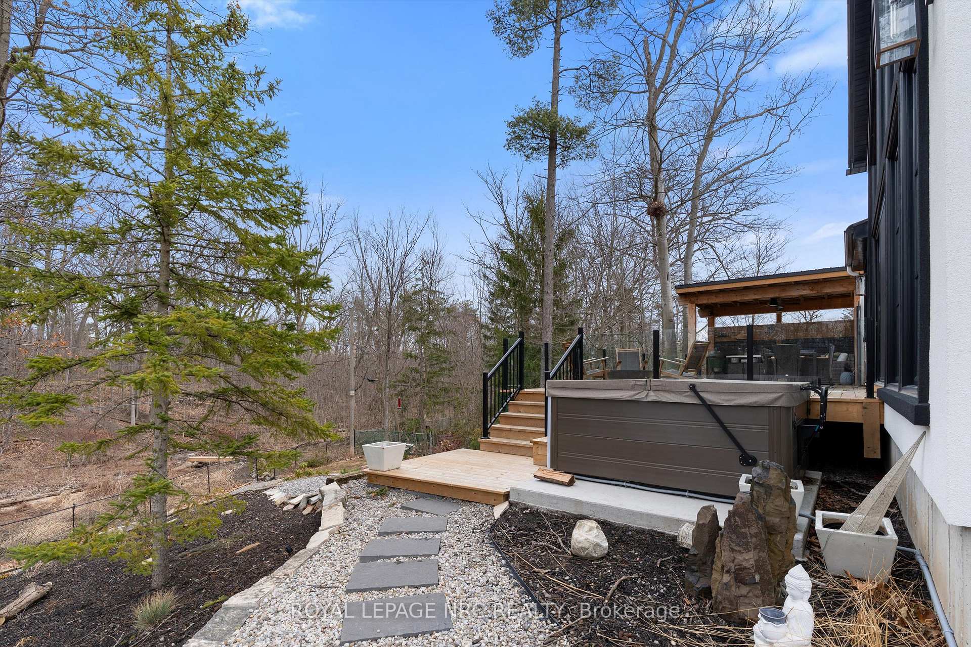Photo 66 of 1 Briarfield Crescent, St. Catharines, Glendale/Glenridge — HOMEH