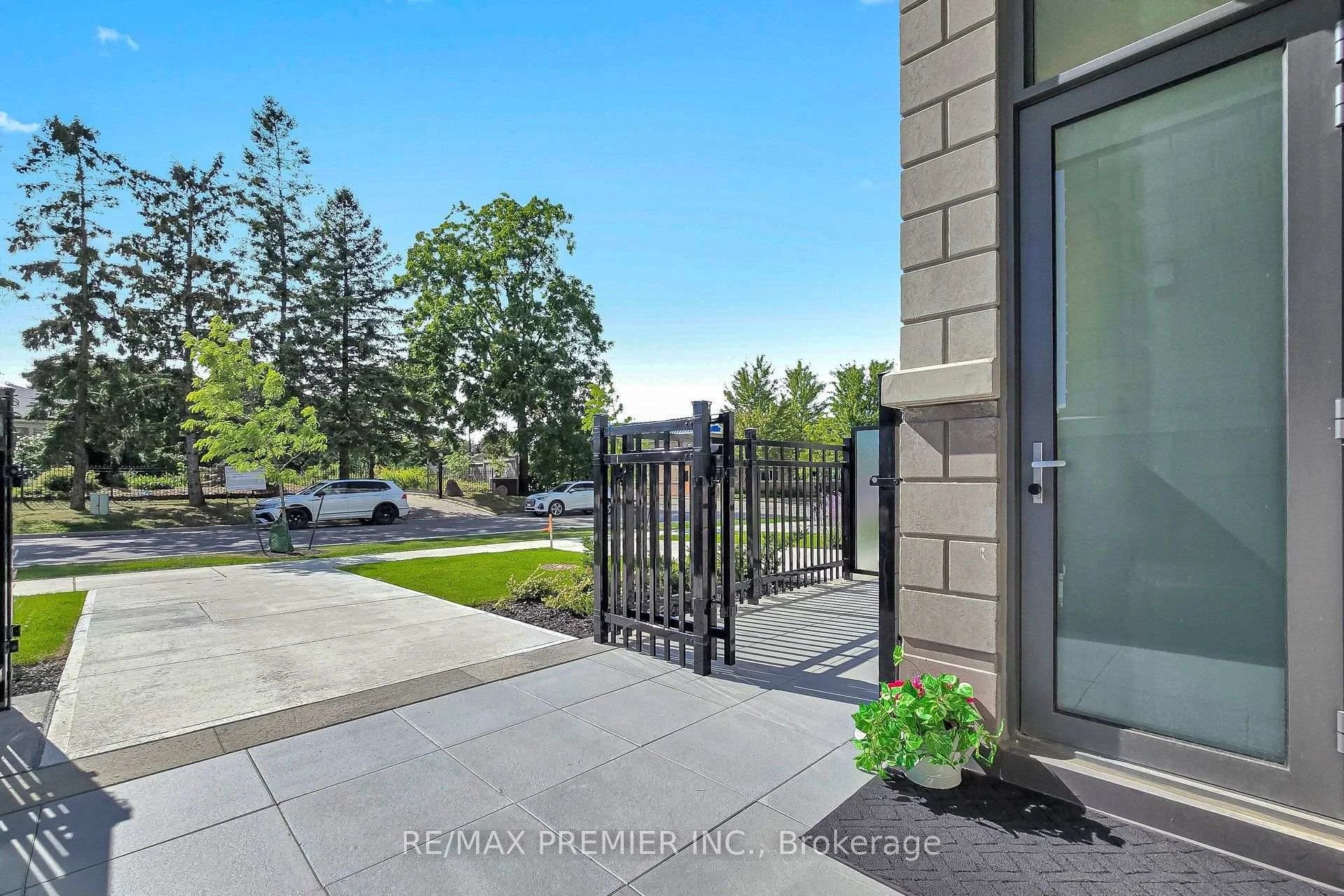 Photo 5 of Unit 113, 2075 King Road, King, King City — HOMEH