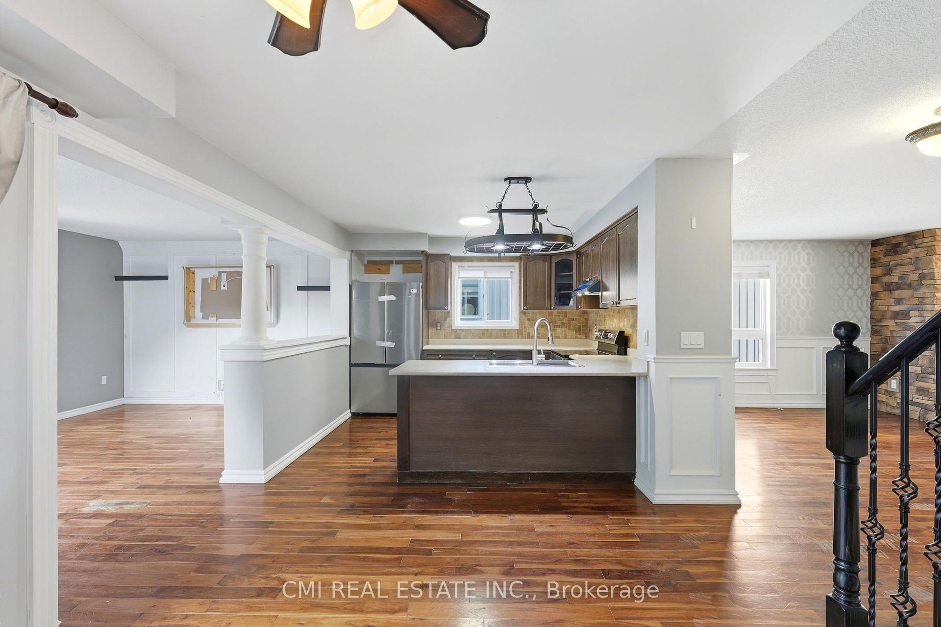 Photo 10 of 42 Honeyman Drive, Clarington, Bowmanville — HOMEH