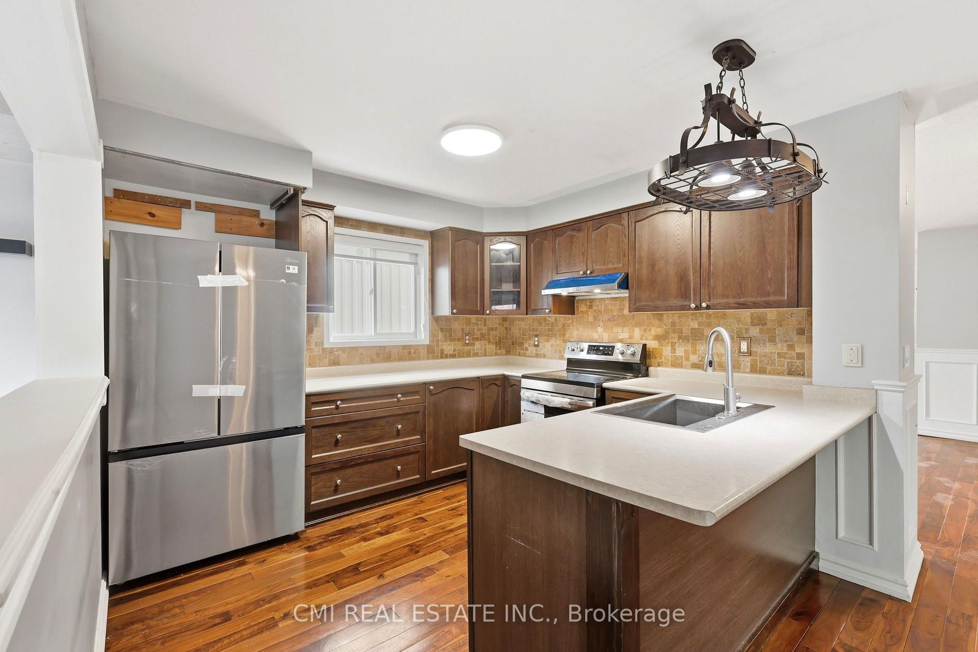 Photo 11 of 42 Honeyman Drive, Clarington, Bowmanville — HOMEH