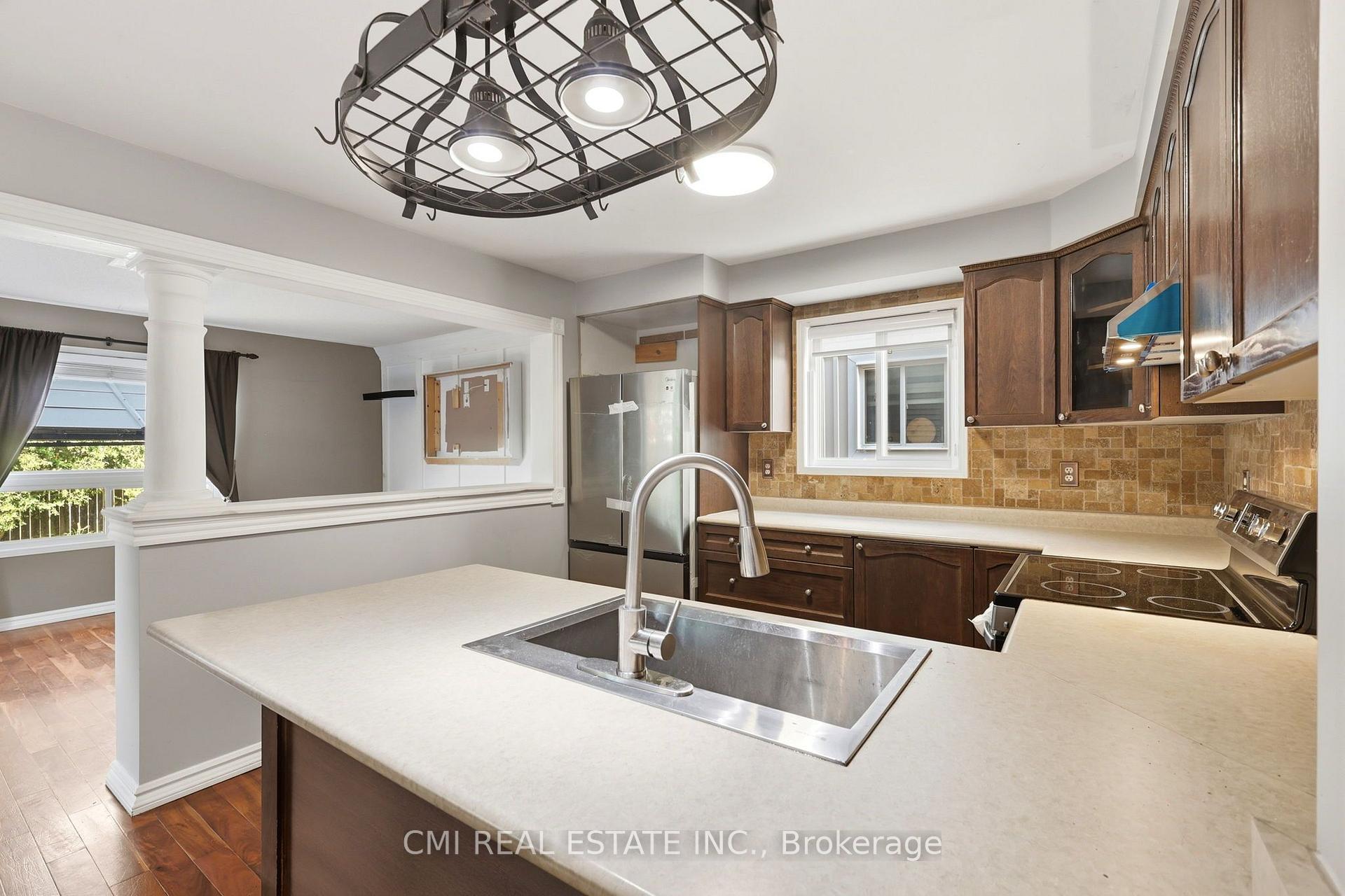 Photo 13 of 42 Honeyman Drive, Clarington, Bowmanville — HOMEH