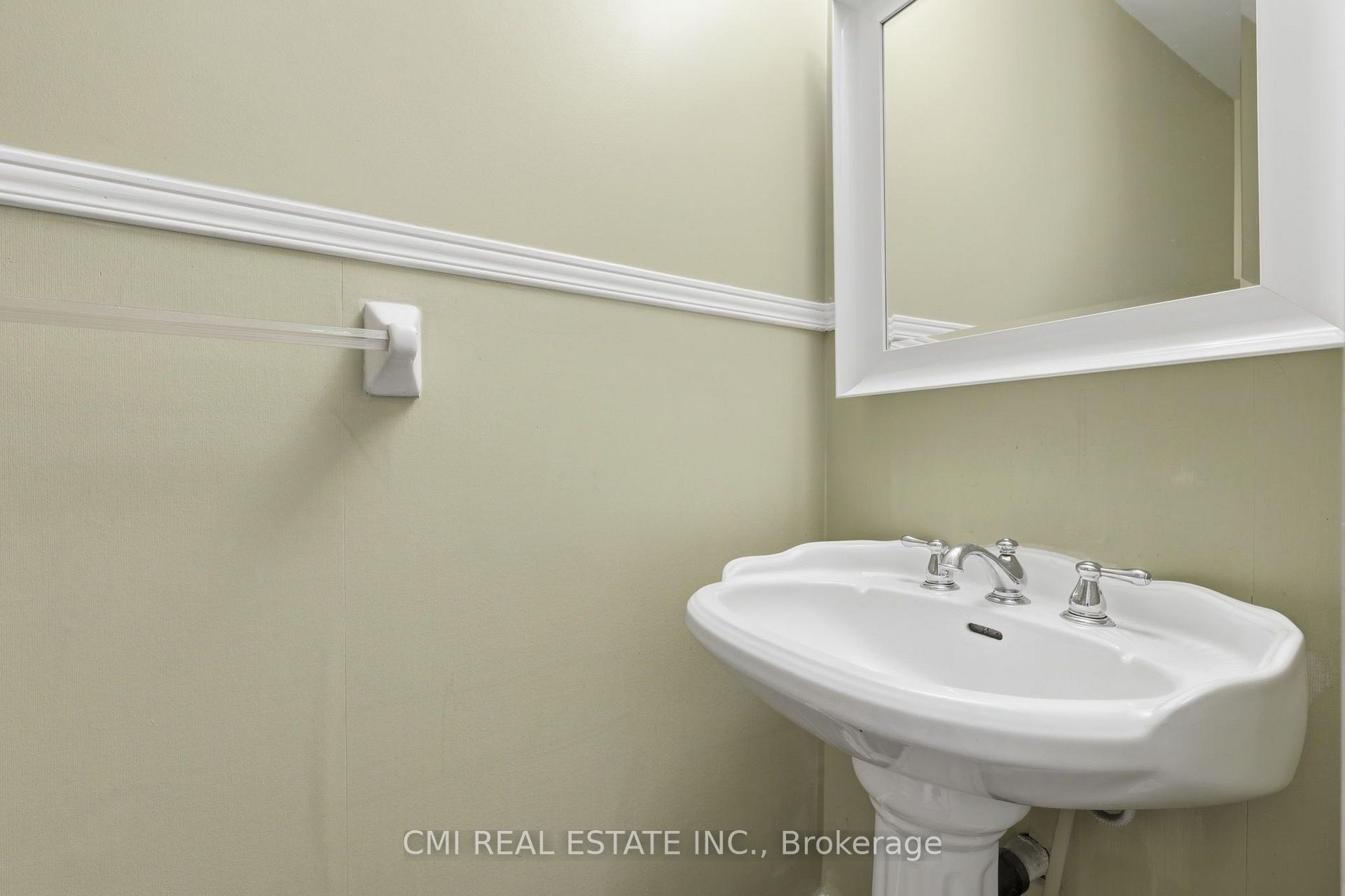 Photo 17 of 42 Honeyman Drive, Clarington, Bowmanville — HOMEH