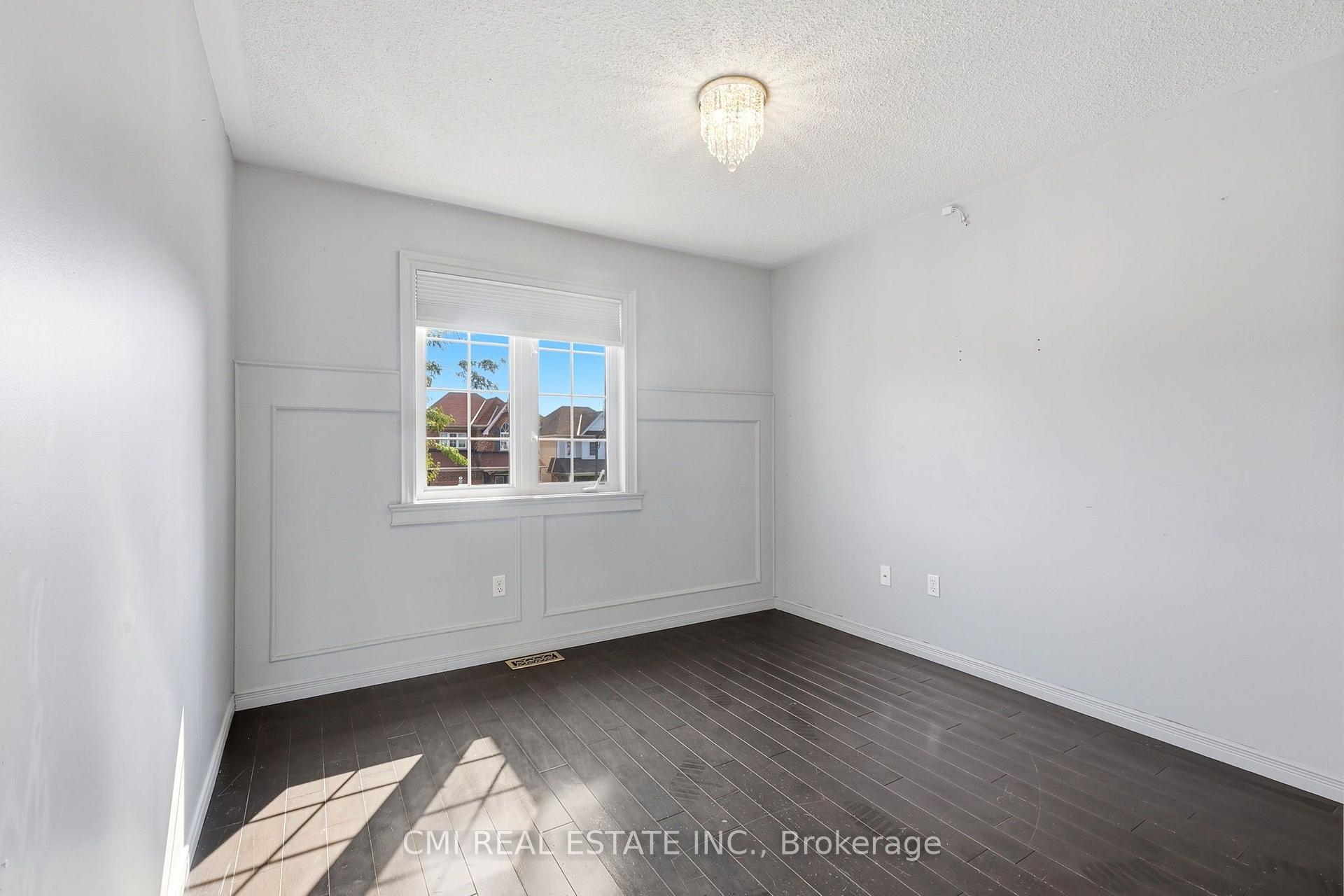 Photo 23 of 42 Honeyman Drive, Clarington, Bowmanville — HOMEH