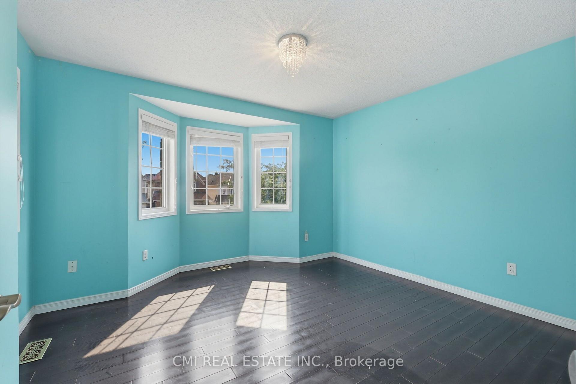 Photo 25 of 42 Honeyman Drive, Clarington, Bowmanville — HOMEH