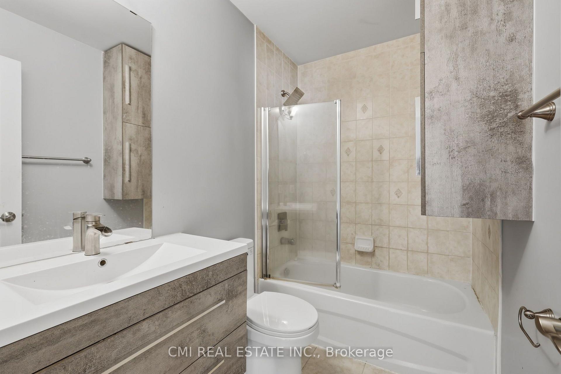 Photo 32 of 42 Honeyman Drive, Clarington, Bowmanville — HOMEH