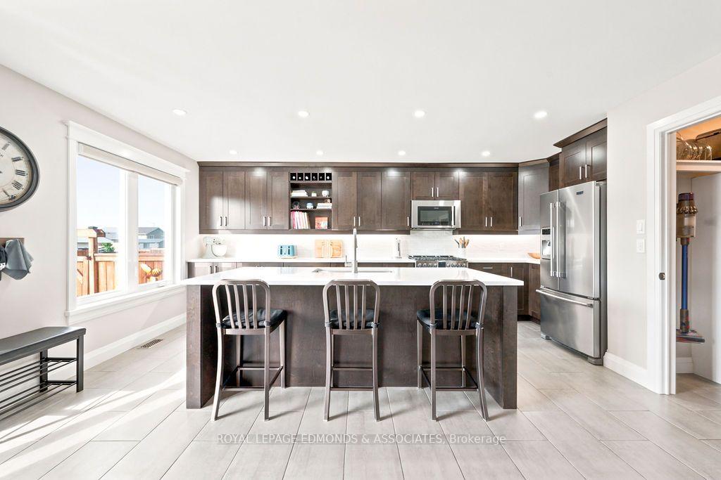 Photo 16 of 10 Noble Crescent, Petawawa, Petawawa — HOMEH