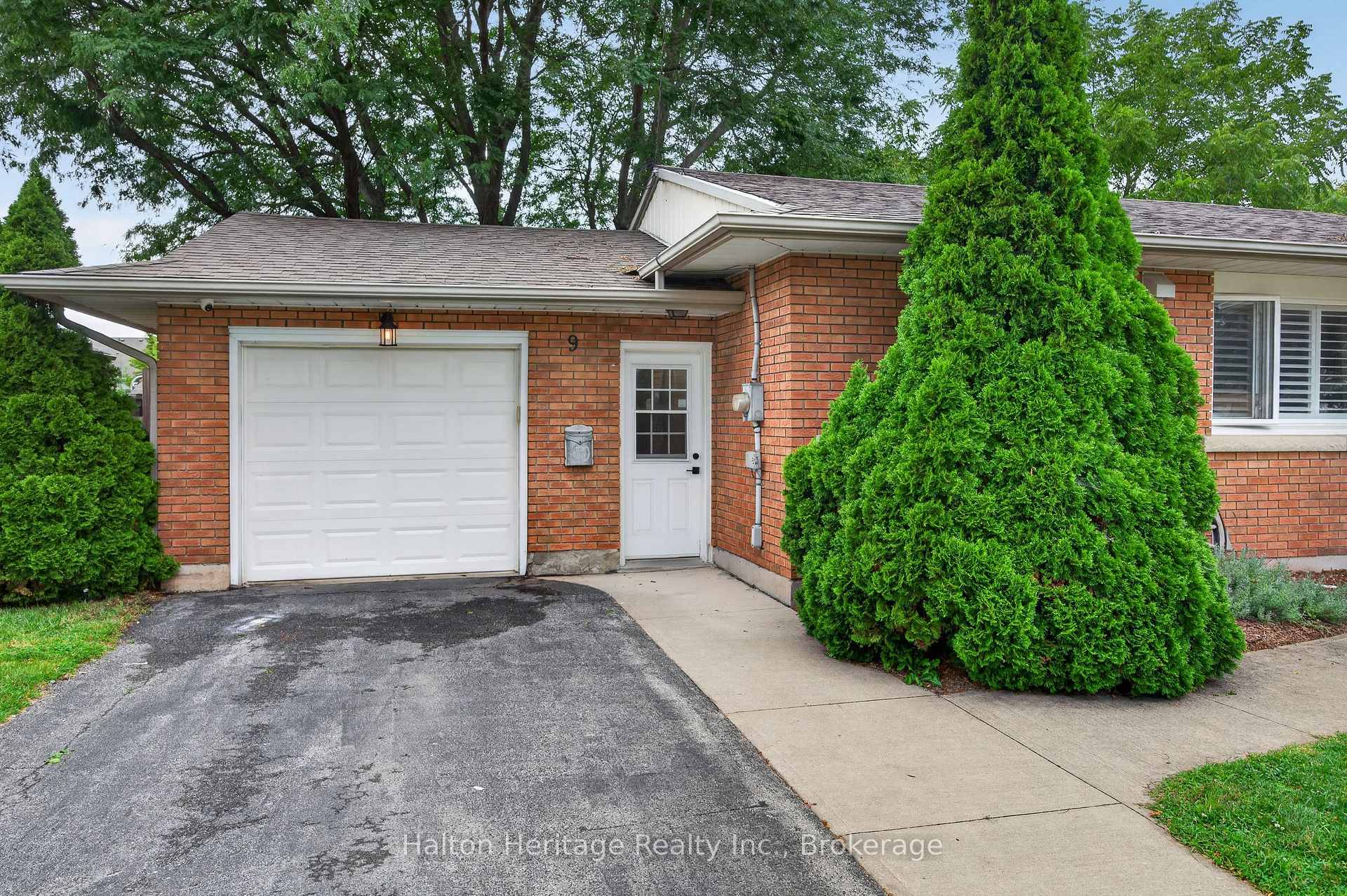 Photo 38 of 9 Strathearn Avenue, Grimsby, Grimsby East — HOMEH