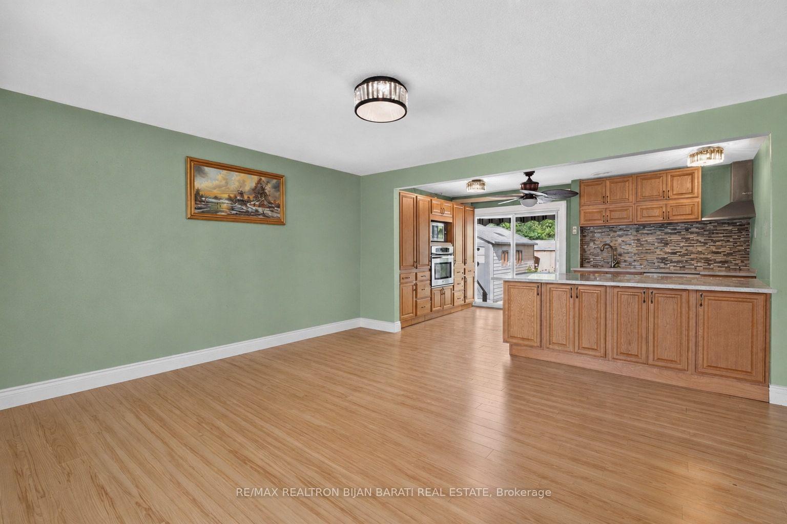Photo 11 of 601 Conacher Drive, North York, Newtonbrook East — HOMEH
