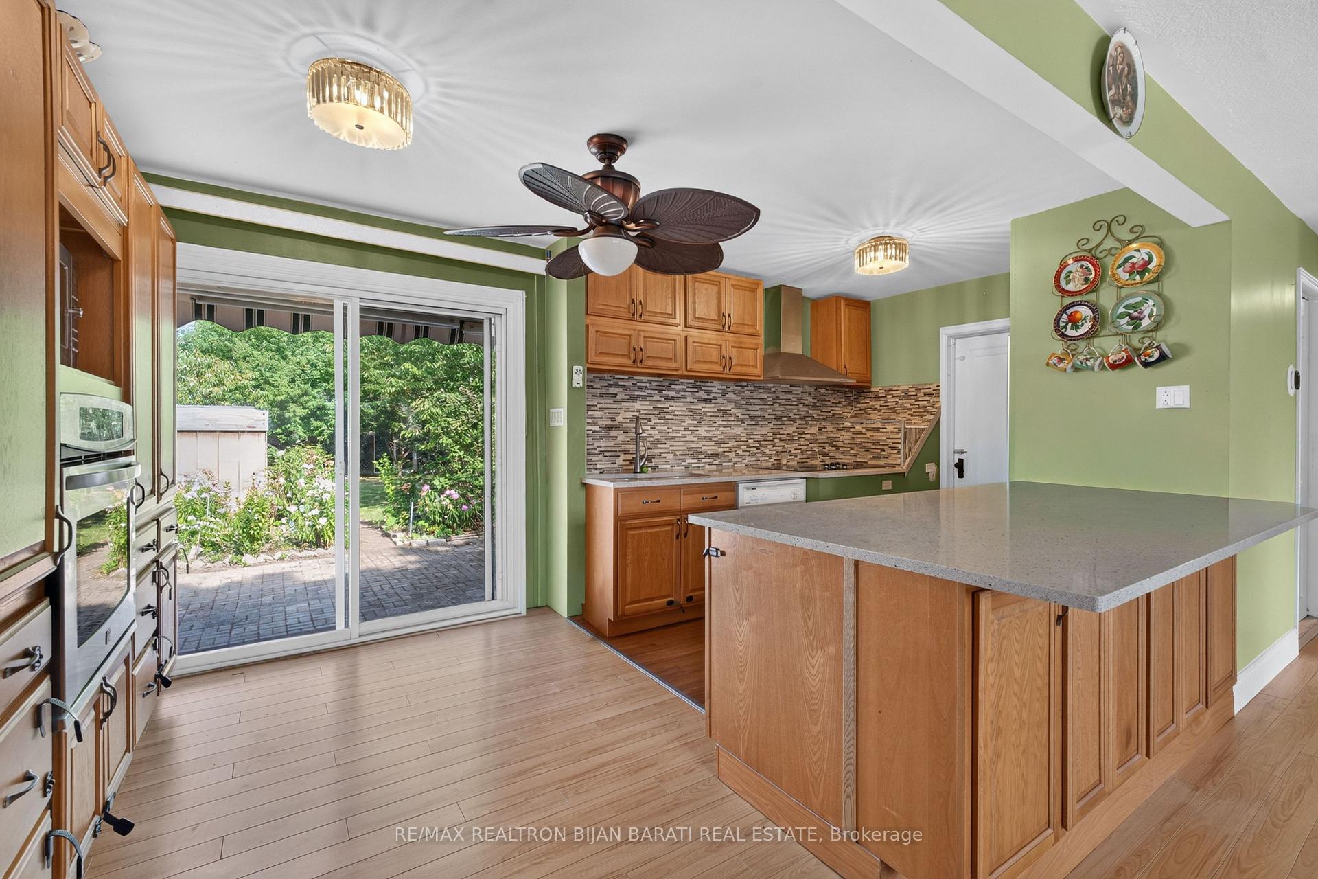 Photo 13 of 601 Conacher Drive, North York, Newtonbrook East — HOMEH