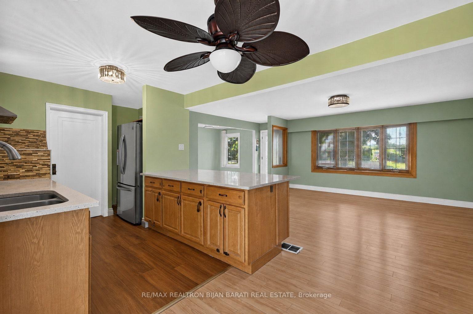 Photo 14 of 601 Conacher Drive, North York, Newtonbrook East — HOMEH