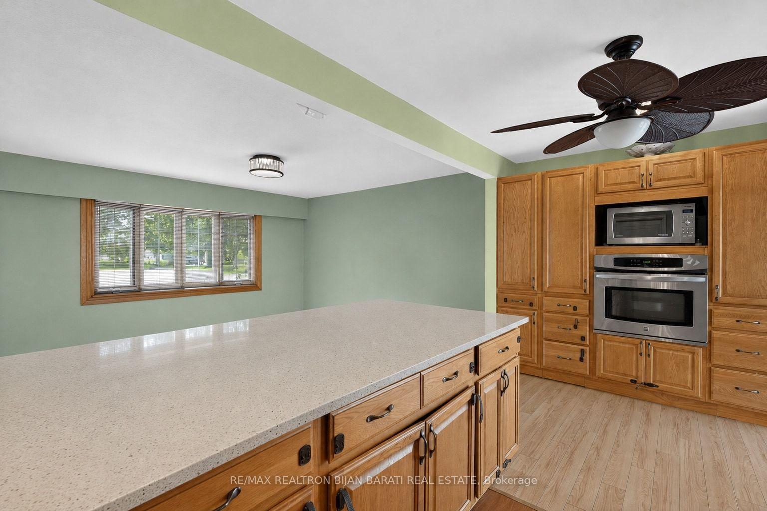 Photo 16 of 601 Conacher Drive, North York, Newtonbrook East — HOMEH