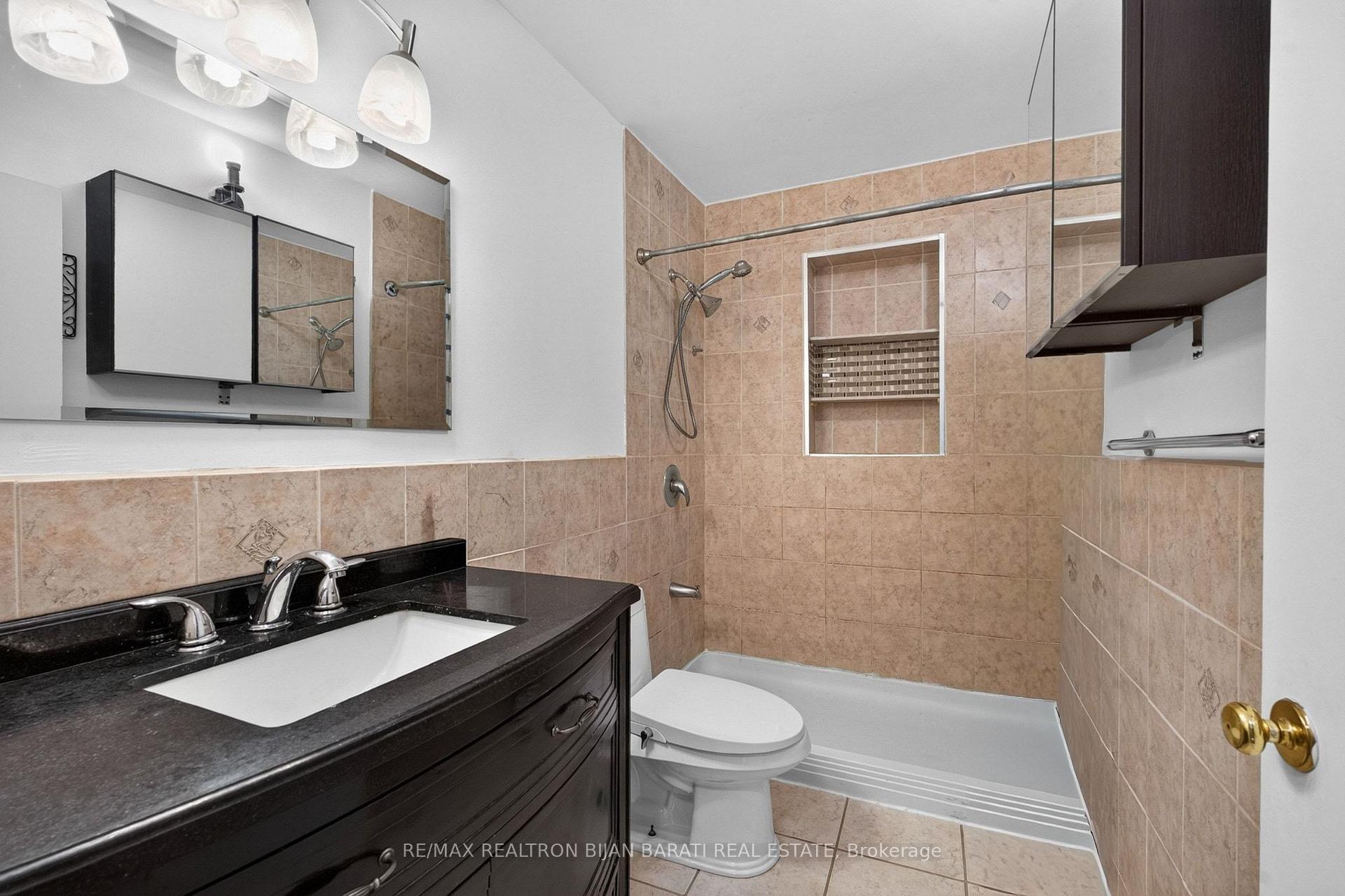 Photo 17 of 601 Conacher Drive, North York, Newtonbrook East — HOMEH