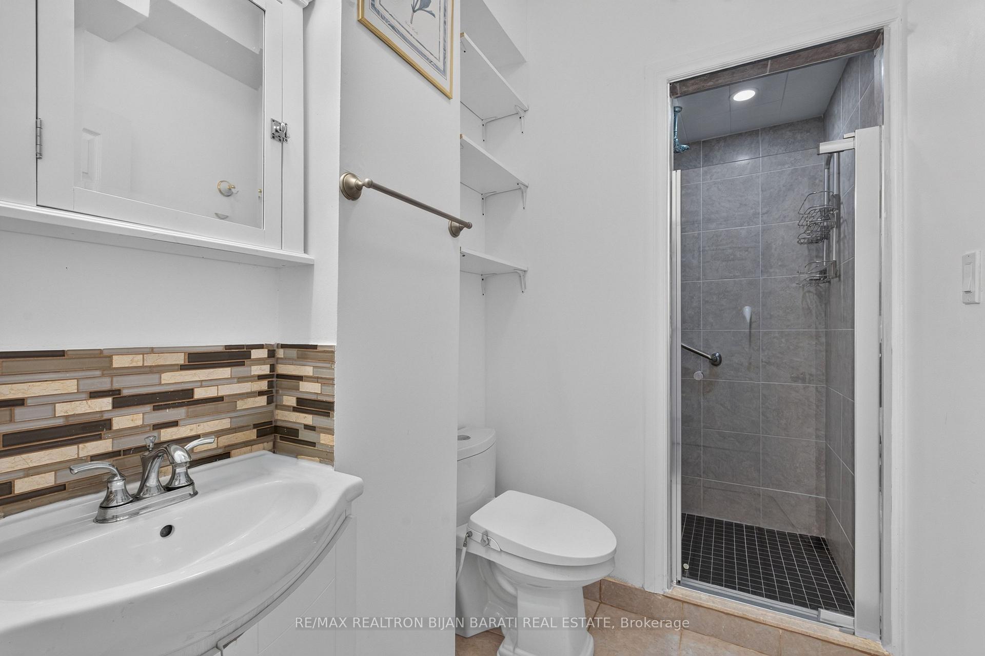 Photo 23 of 601 Conacher Drive, North York, Newtonbrook East — HOMEH