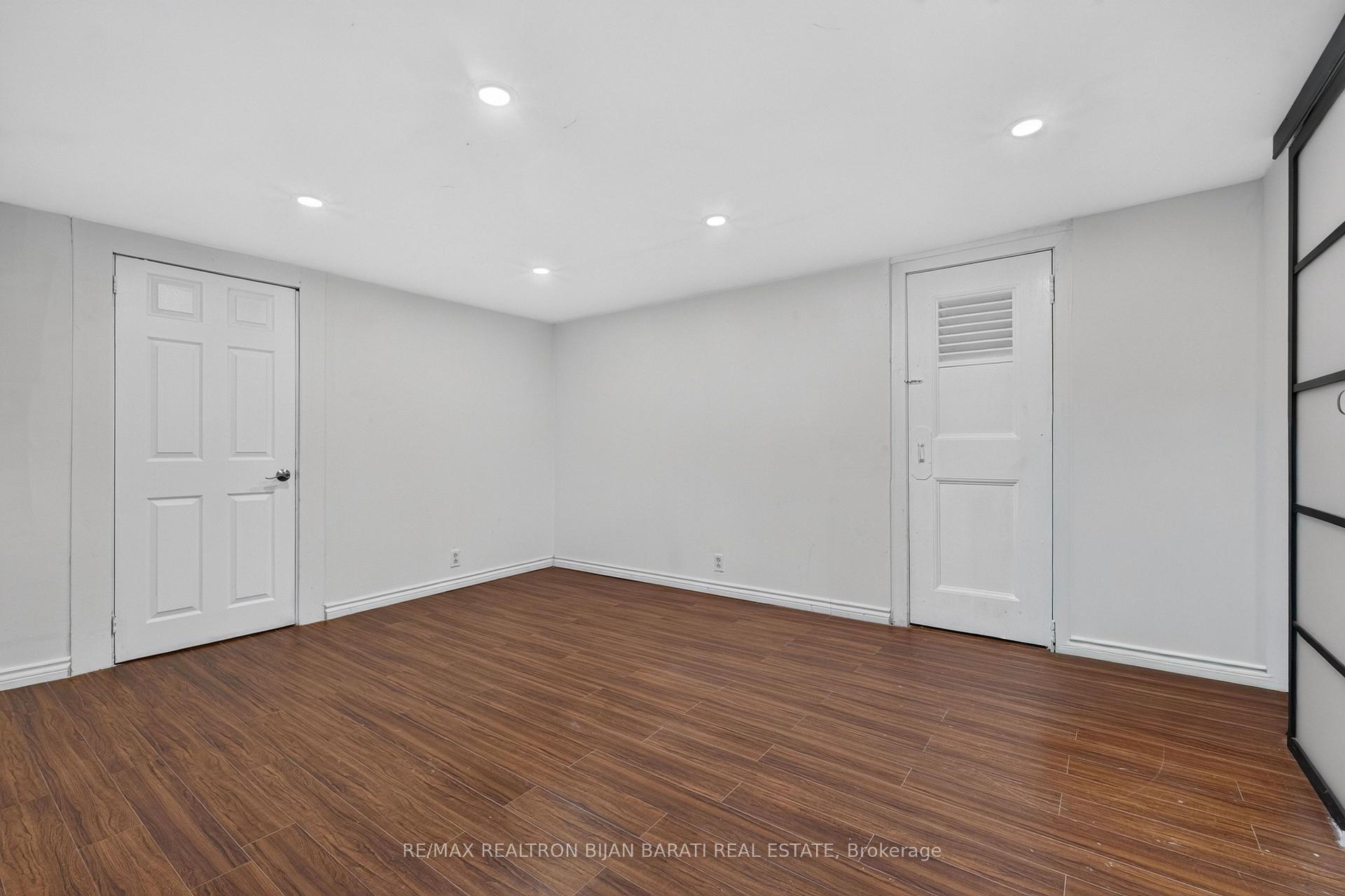 Photo 32 of 601 Conacher Drive, North York, Newtonbrook East — HOMEH