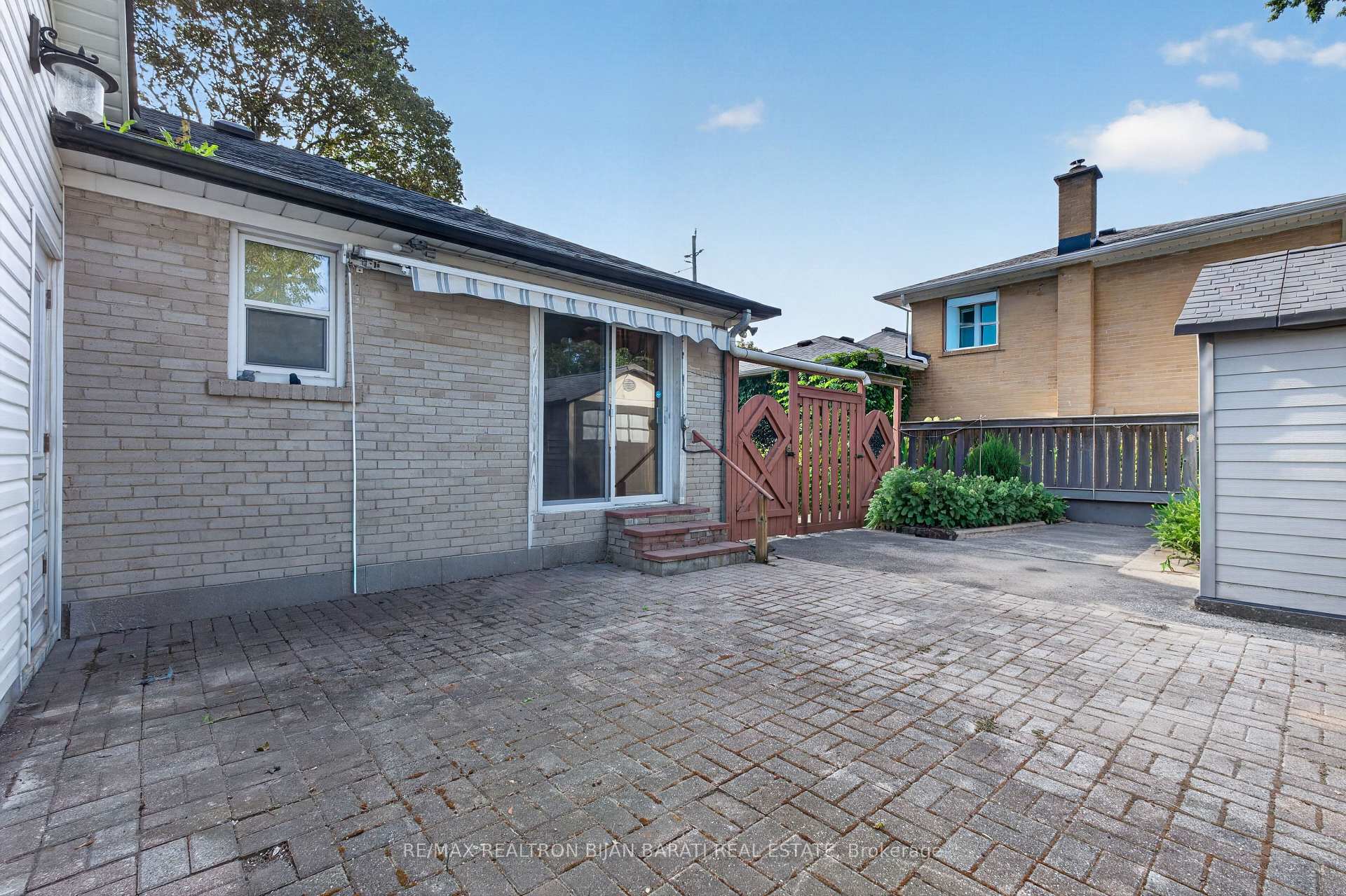 Photo 35 of 601 Conacher Drive, North York, Newtonbrook East — HOMEH