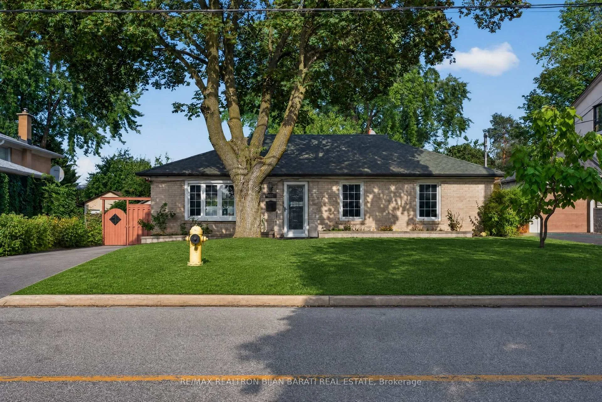 Photo 40 of 601 Conacher Drive, North York, Newtonbrook East — HOMEH