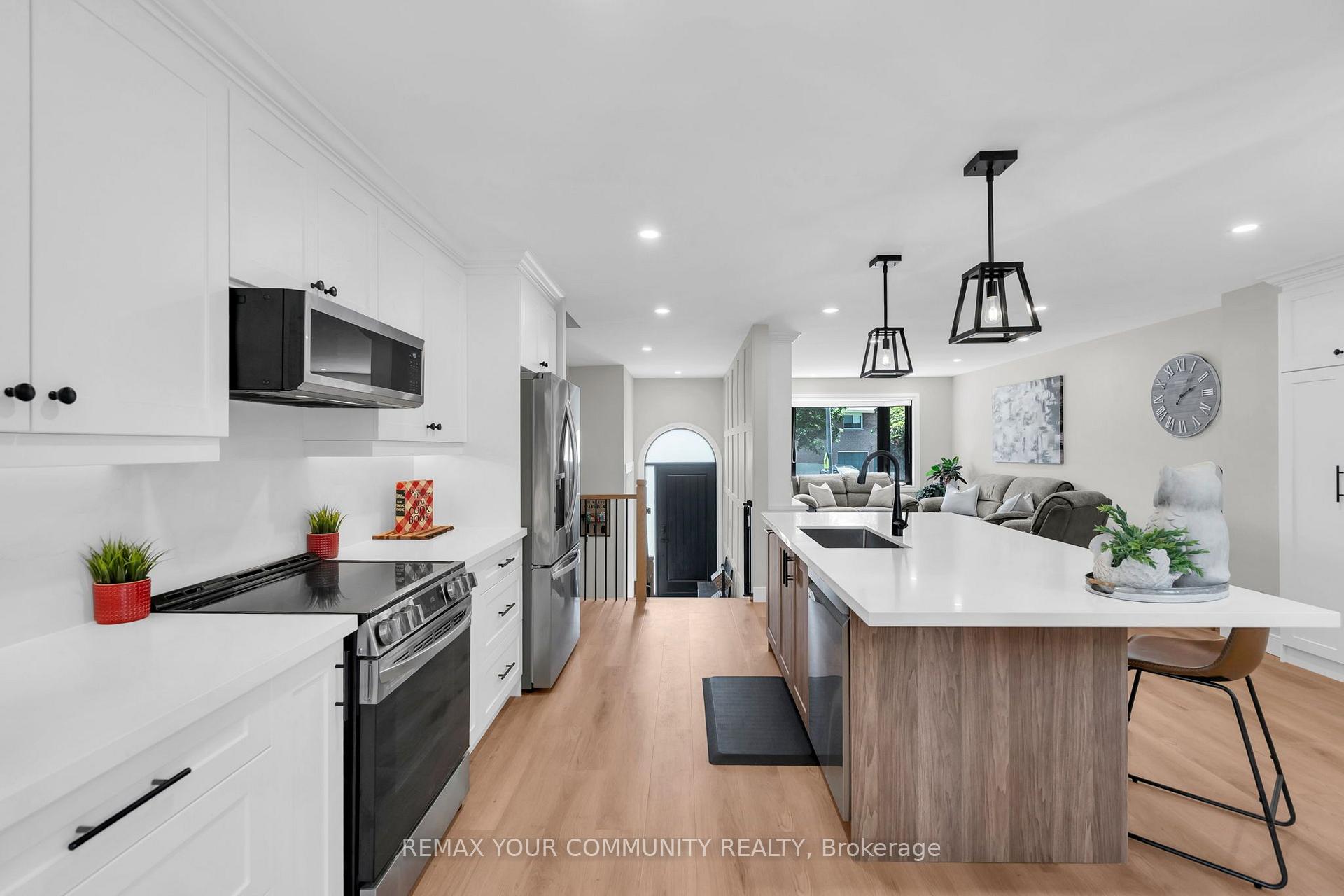 Photo 6 of 192 Biscayne Boulevard, Georgina, Keswick South — HOMEH