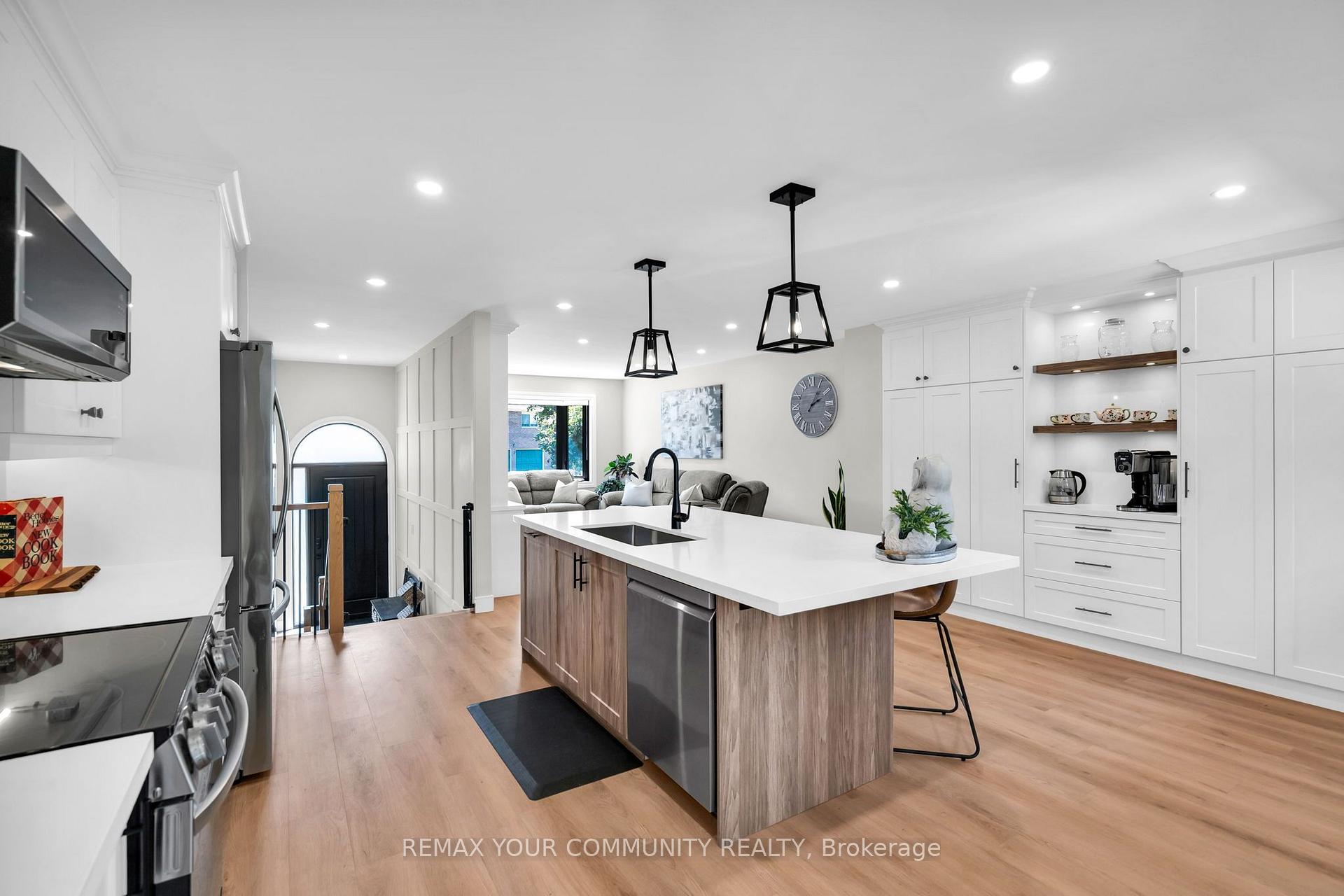 Photo 9 of 192 Biscayne Boulevard, Georgina, Keswick South — HOMEH