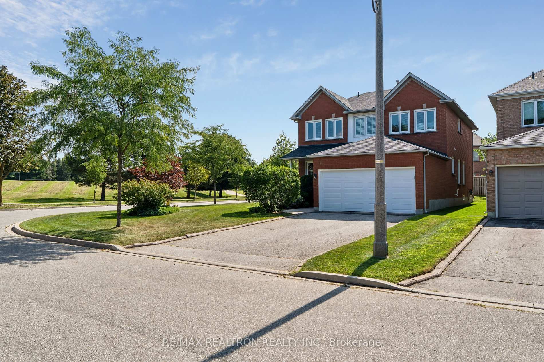 Photo 3 of 76 Ventura Way, Vaughan, Beverley Glen — HOMEH