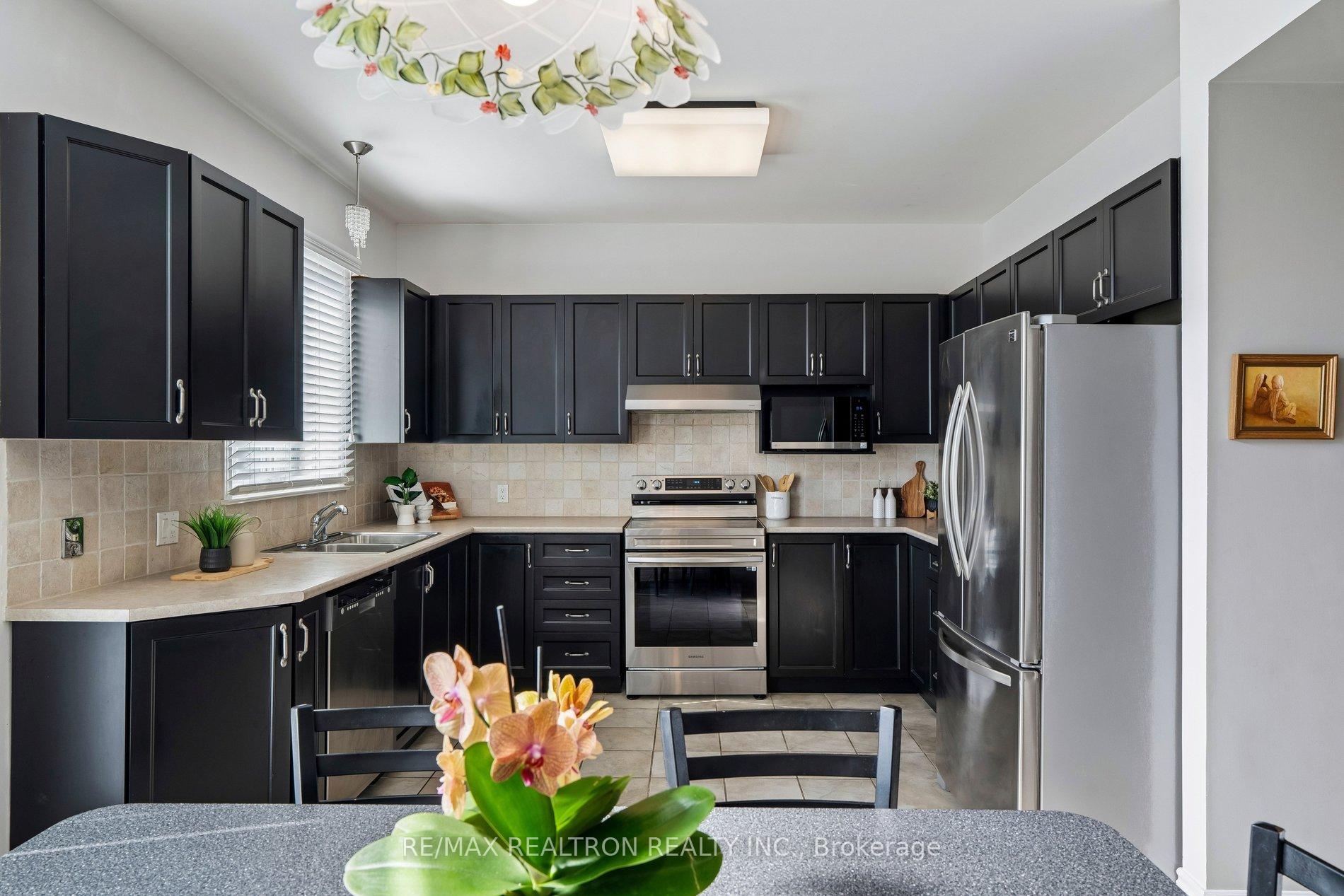 Photo 20 of 76 Ventura Way, Vaughan, Beverley Glen — HOMEH
