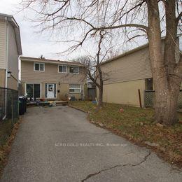 Photo 1 of 13 Hillgate Drive, Brampton, Central Park — HOMEH