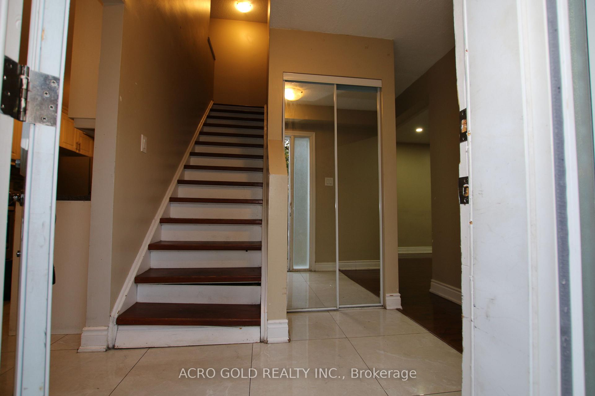 Photo 3 of 13 Hillgate Drive, Brampton, Central Park — HOMEH