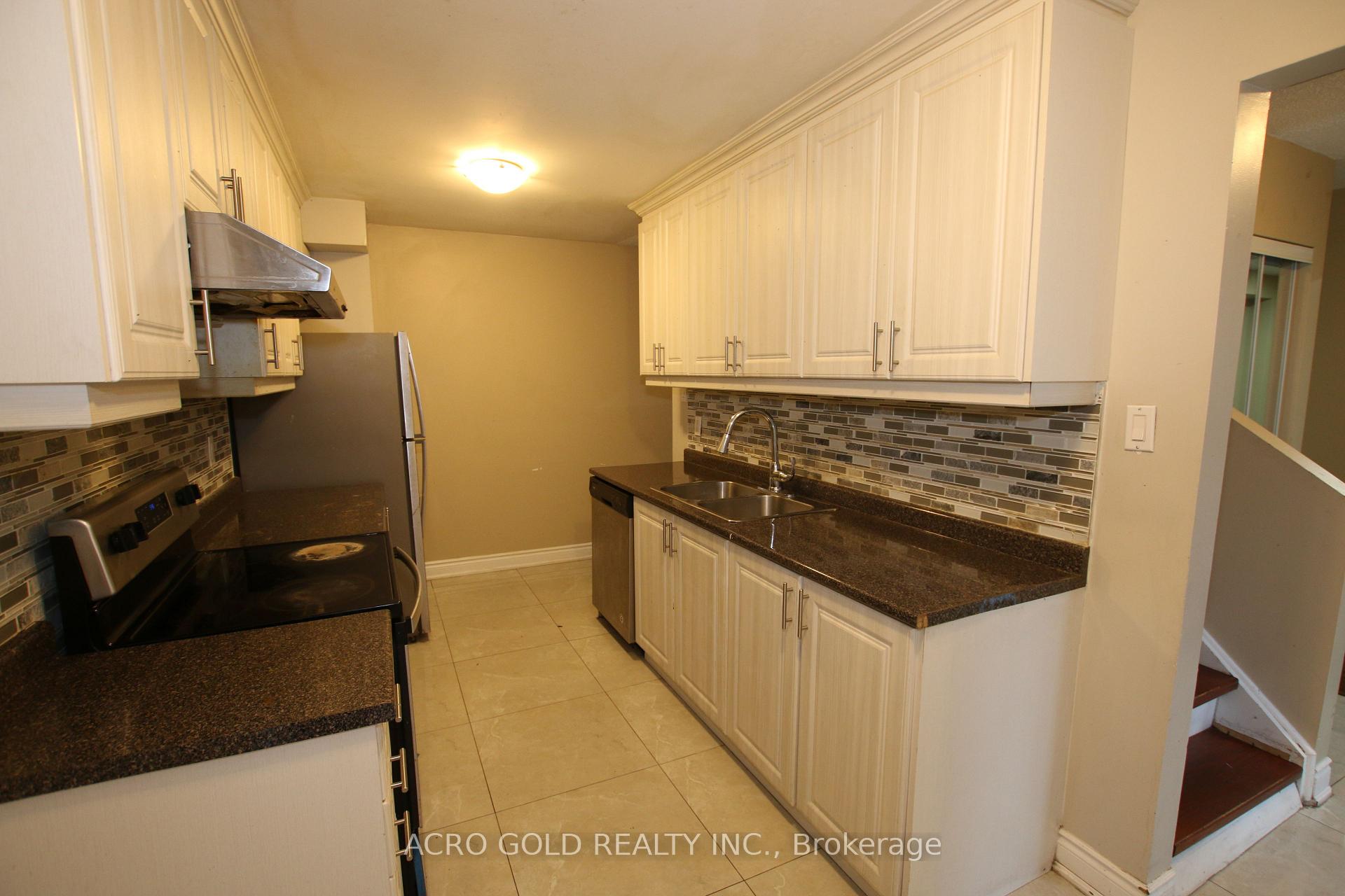 Photo 9 of 13 Hillgate Drive, Brampton, Central Park — HOMEH