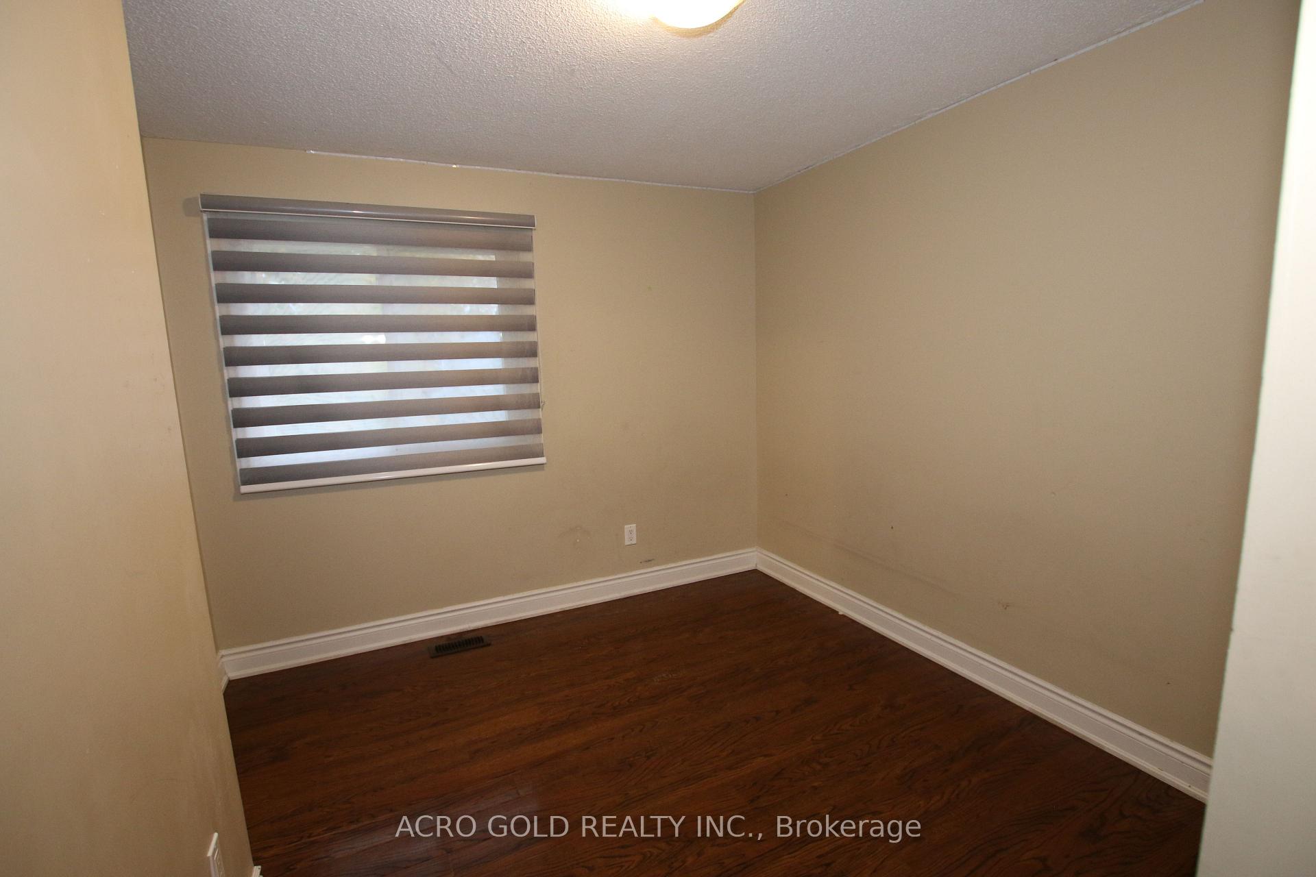 Photo 10 of 13 Hillgate Drive, Brampton, Central Park — HOMEH