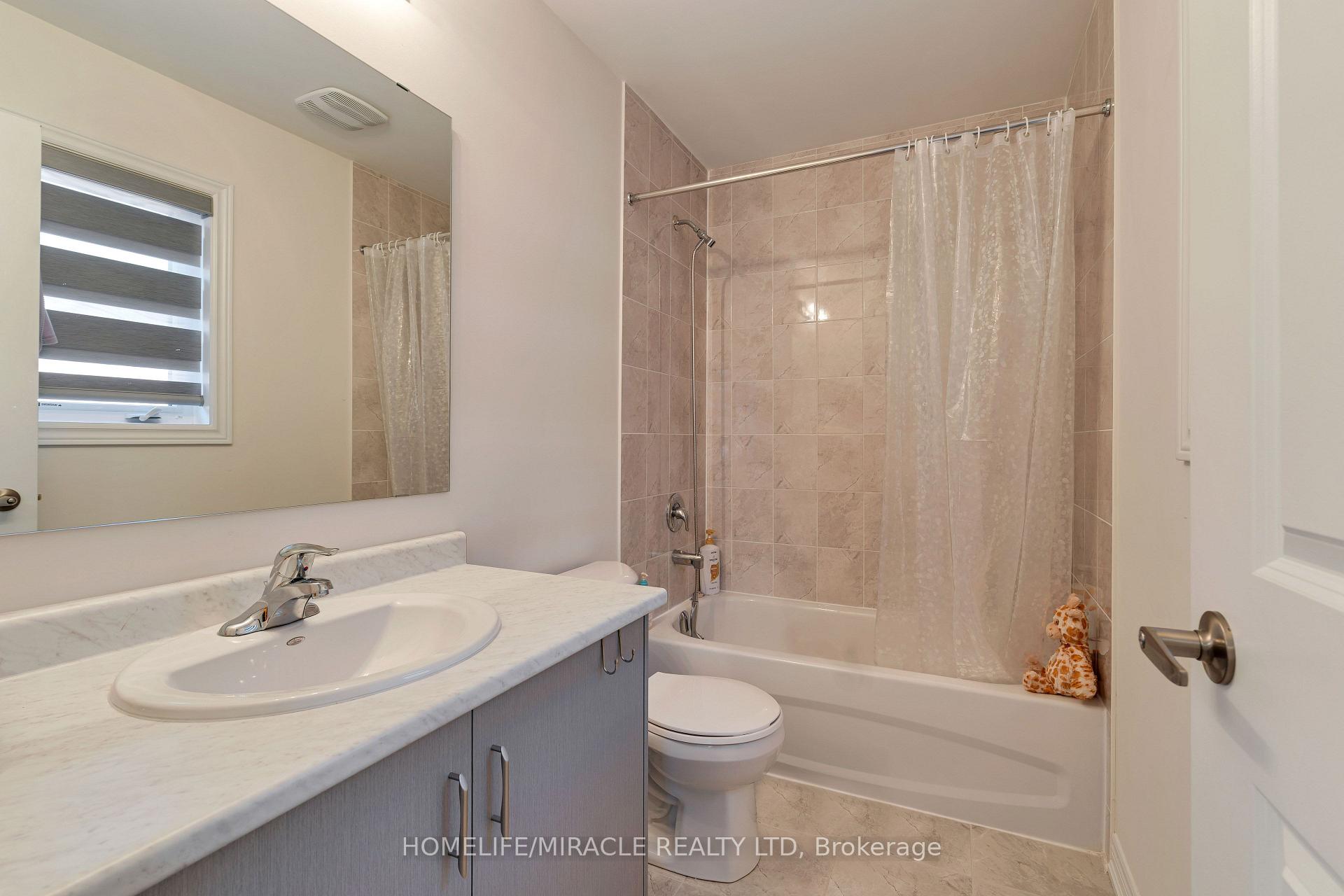 Photo 28 of 1429 Davis Loop, Innisfil, Lefroy — HOMEH