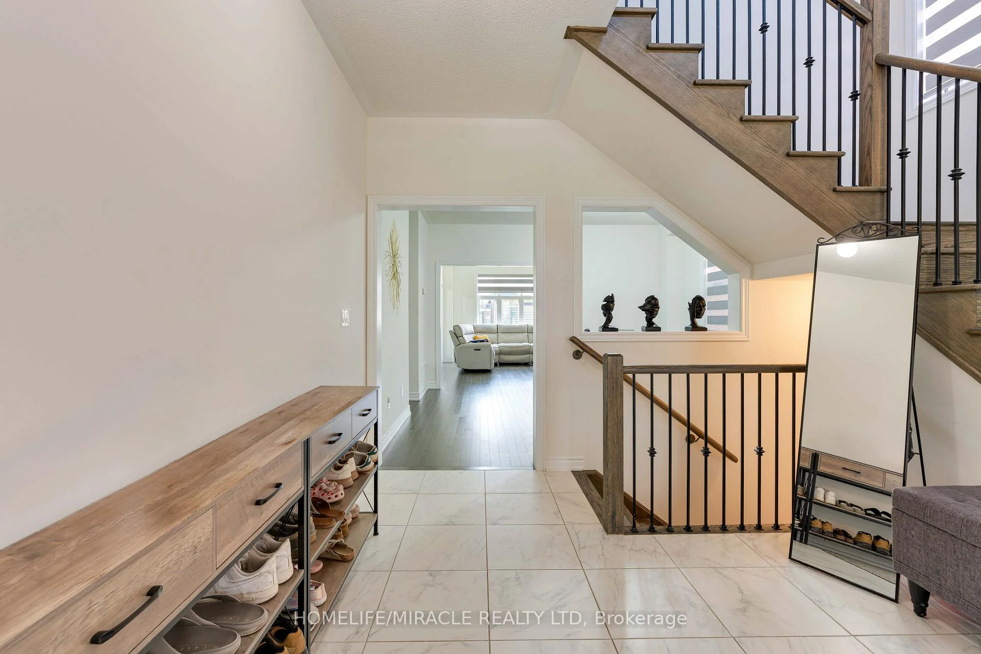 Photo 6 of 1429 Davis Loop, Innisfil, Lefroy — HOMEH