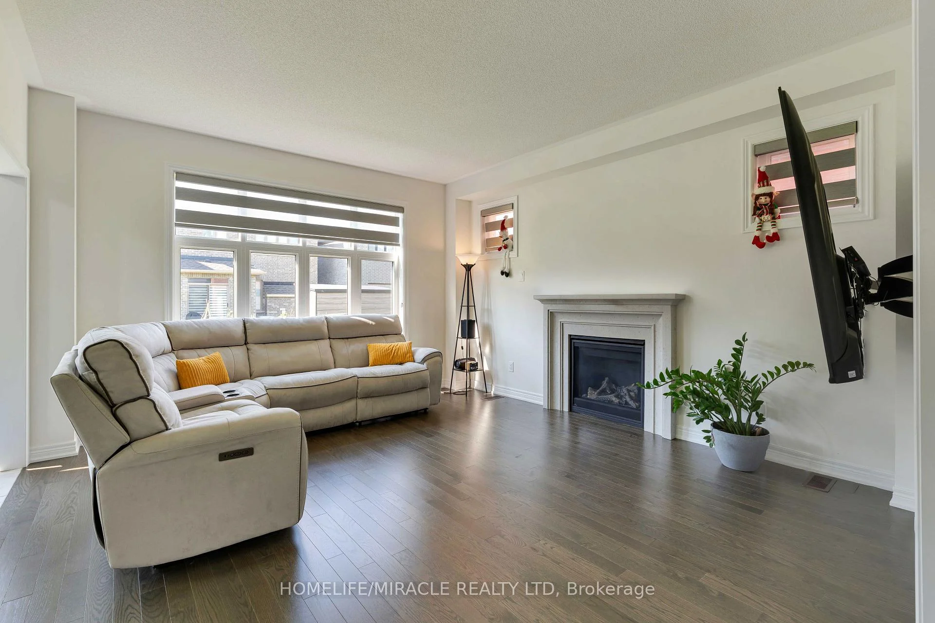 Photo 14 of 1429 Davis Loop, Innisfil, Lefroy — HOMEH