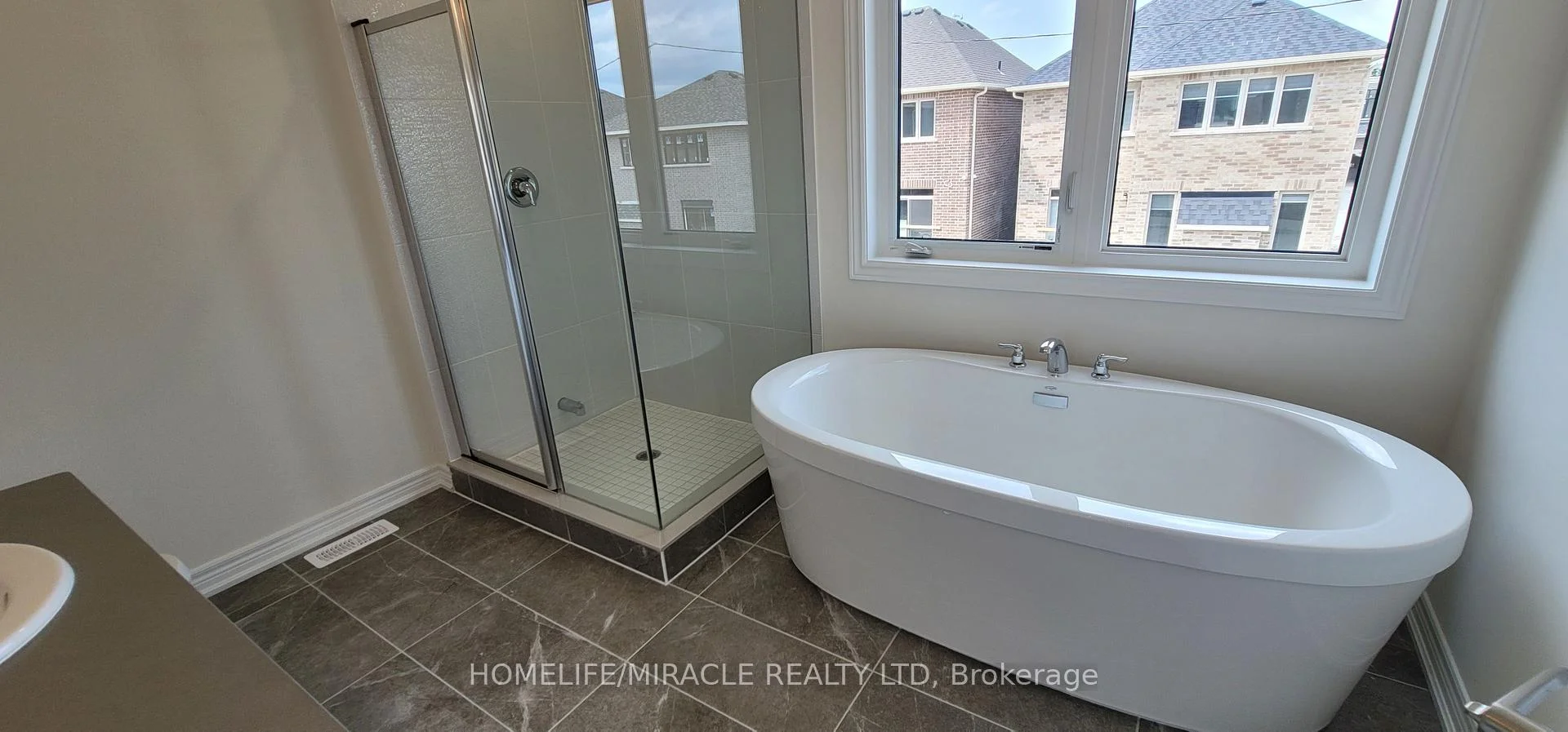 Photo 52 of 1429 Davis Loop, Innisfil, Lefroy — HOMEH