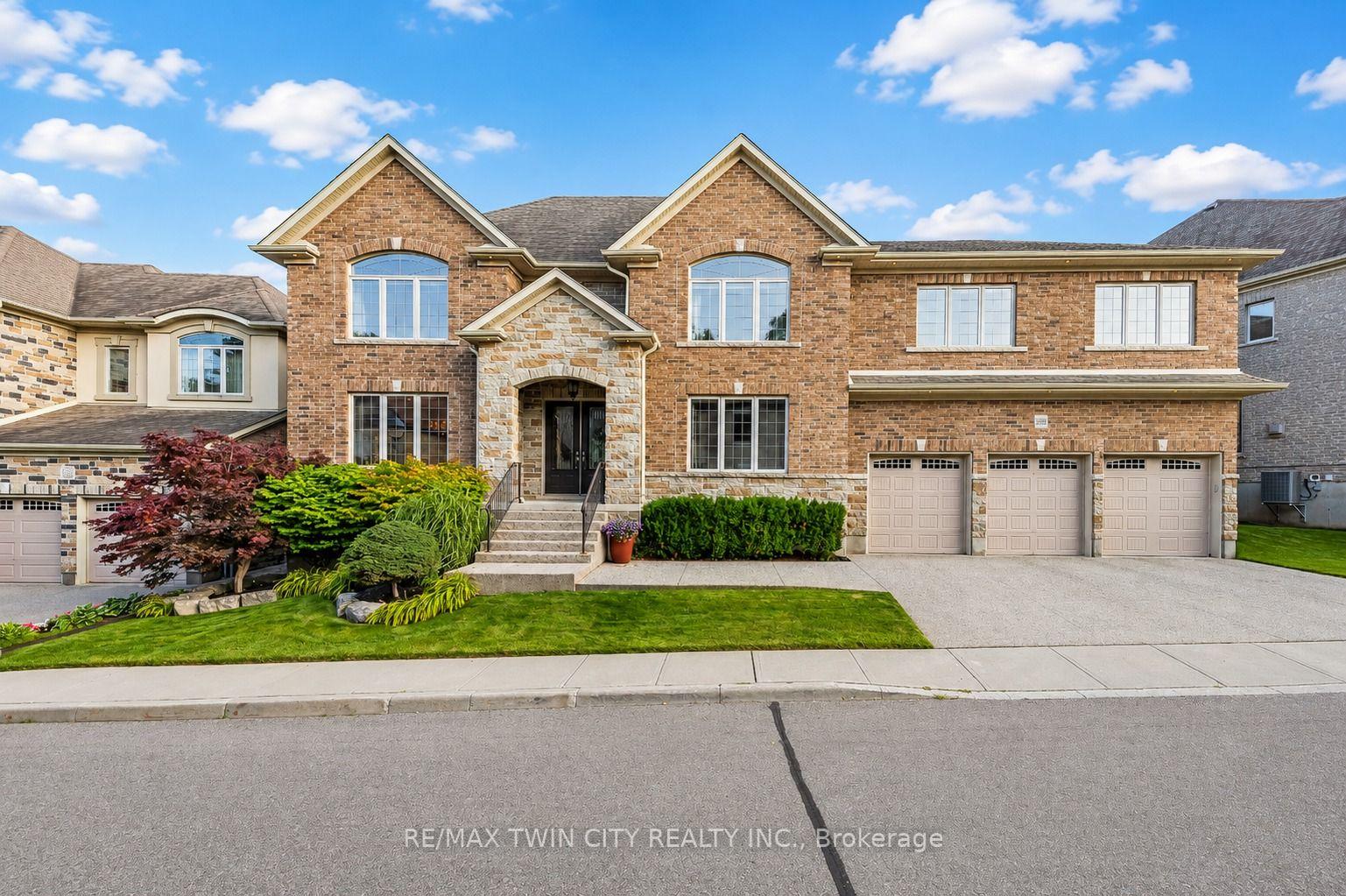 Photo 1 of Unit 3, 258 Edgewater Crescent, Kitchener, Grand River South — HOMEH