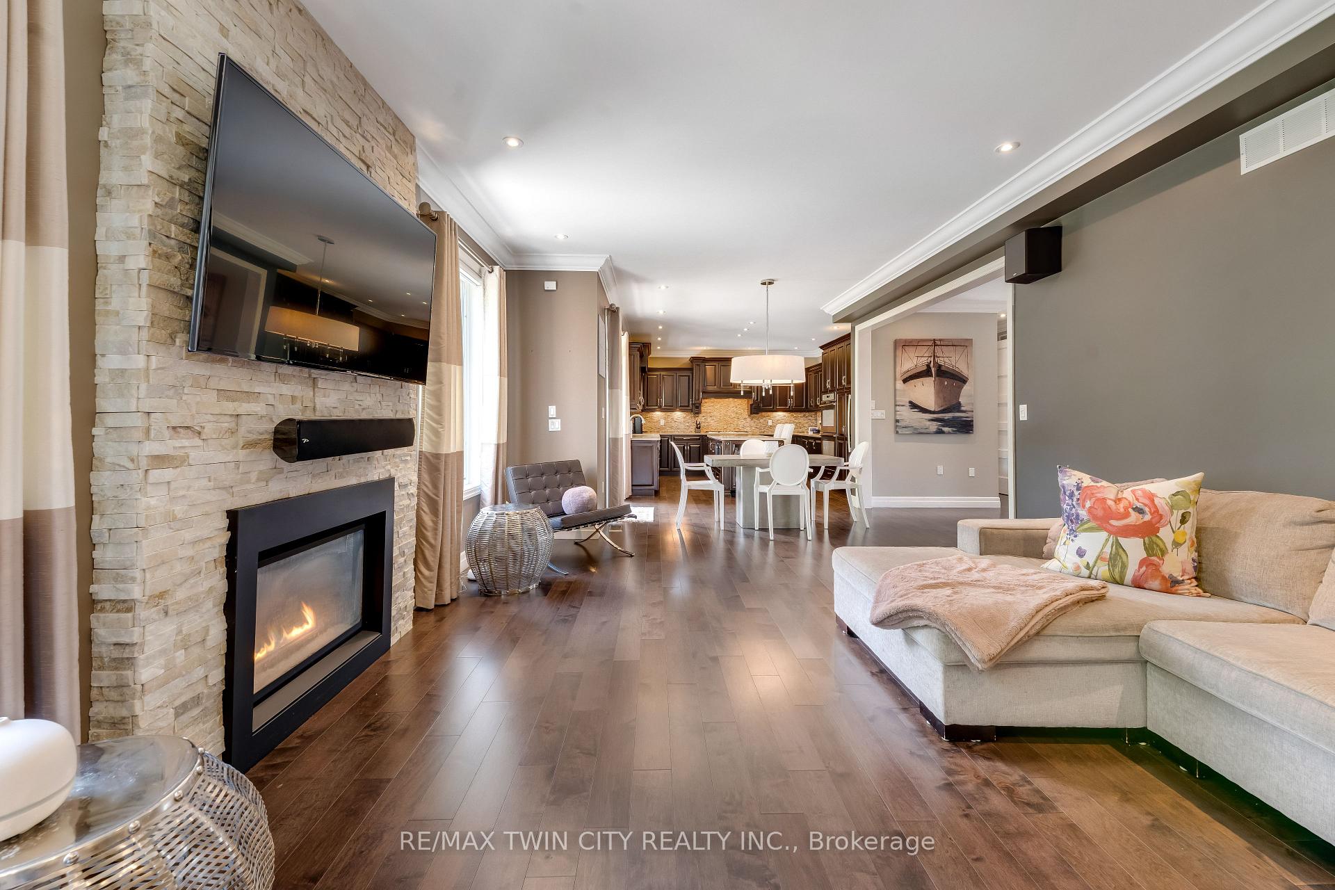Photo 6 of Unit 3, 258 Edgewater Crescent, Kitchener, Grand River South — HOMEH