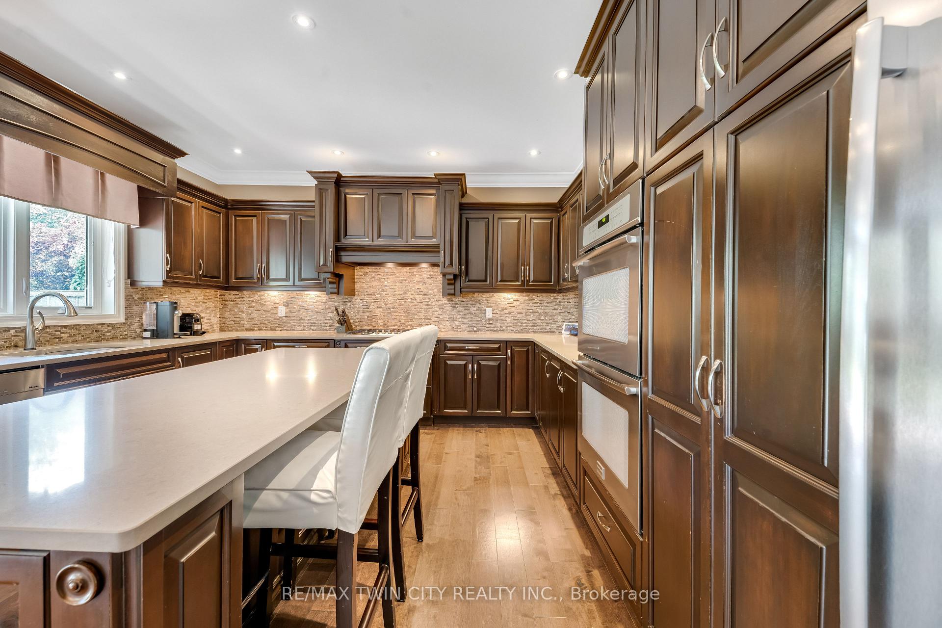 Photo 7 of Unit 3, 258 Edgewater Crescent, Kitchener, Grand River South — HOMEH