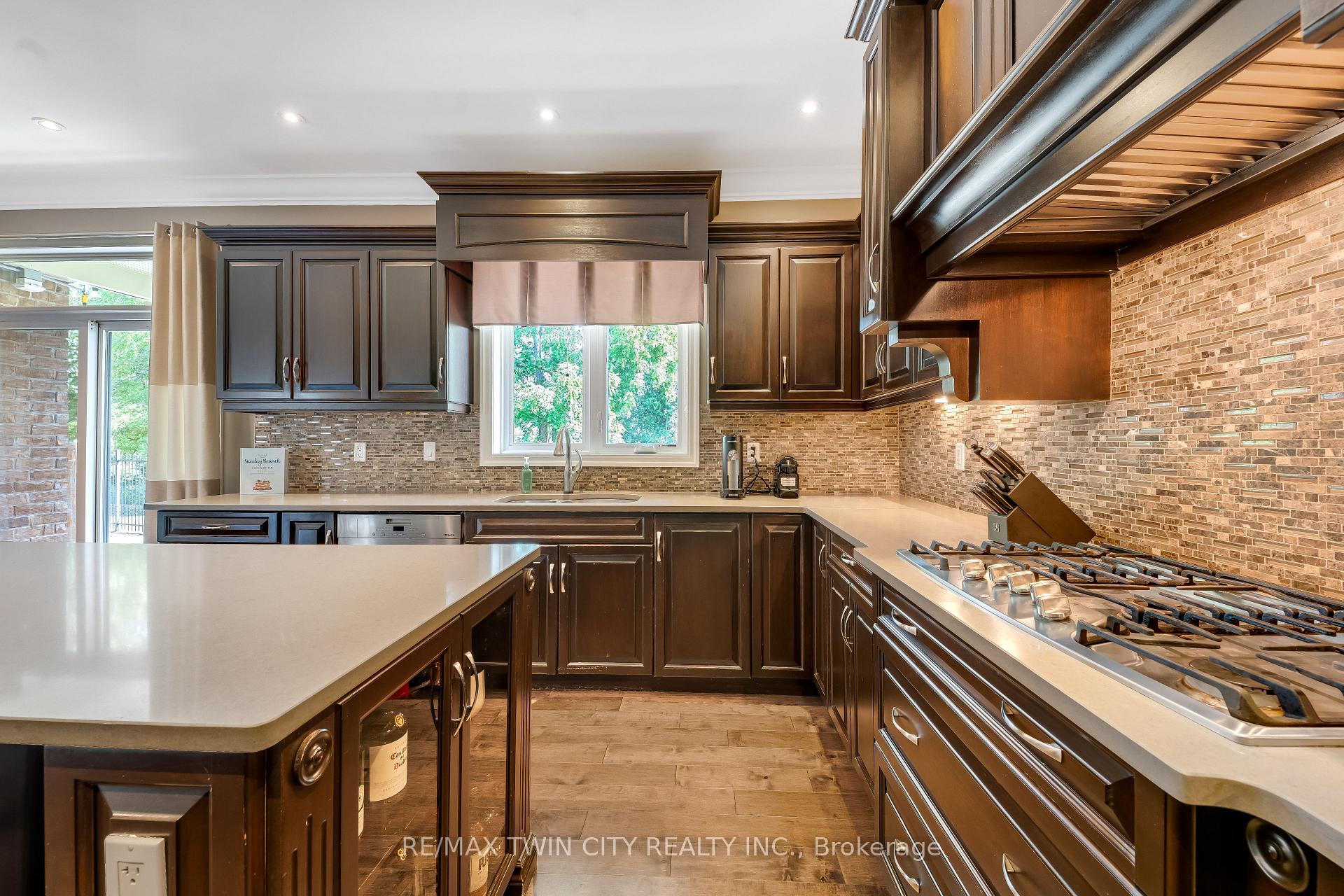 Photo 8 of Unit 3, 258 Edgewater Crescent, Kitchener, Grand River South — HOMEH