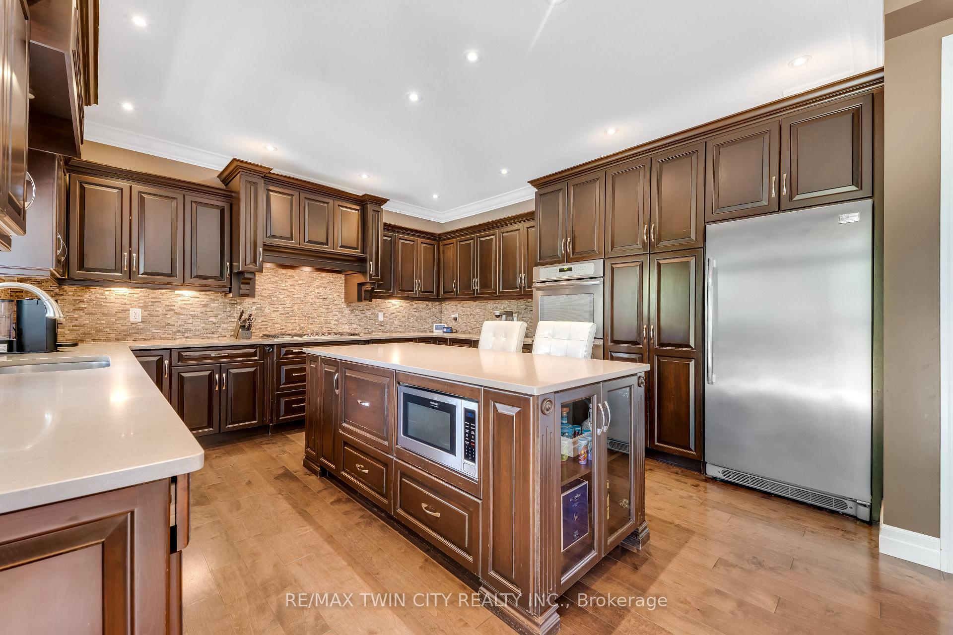 Photo 10 of Unit 3, 258 Edgewater Crescent, Kitchener, Grand River South — HOMEH